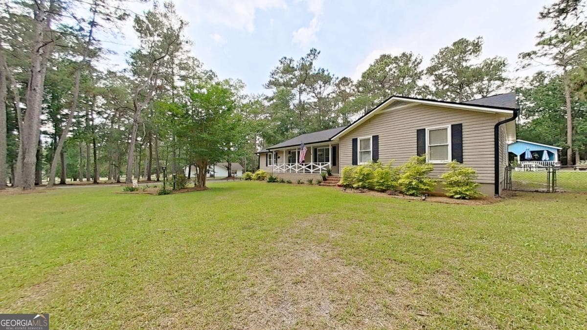 3 bedroom, 2 bathroom, 1,716 sq ft single family residence under contract at 326 Brentwood Drive, Thomasville, GA 31792 — photo 3