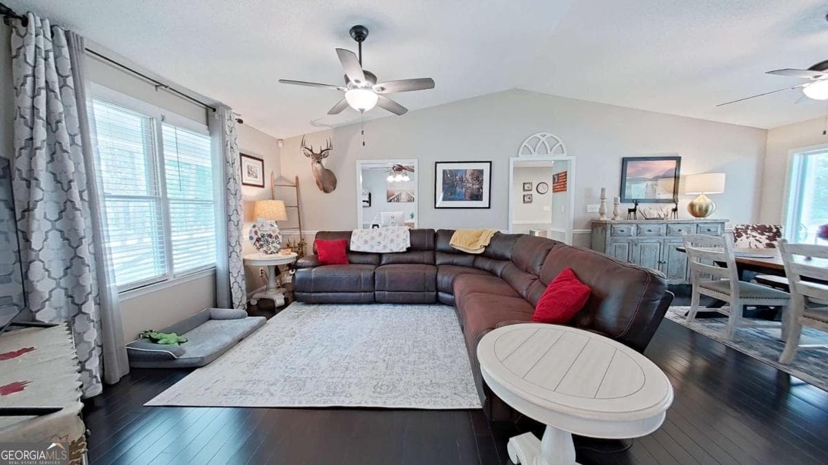 3 bedroom, 2 bathroom, 1,716 sq ft single family residence under contract at 326 Brentwood Drive, Thomasville, GA 31792 — photo 10
