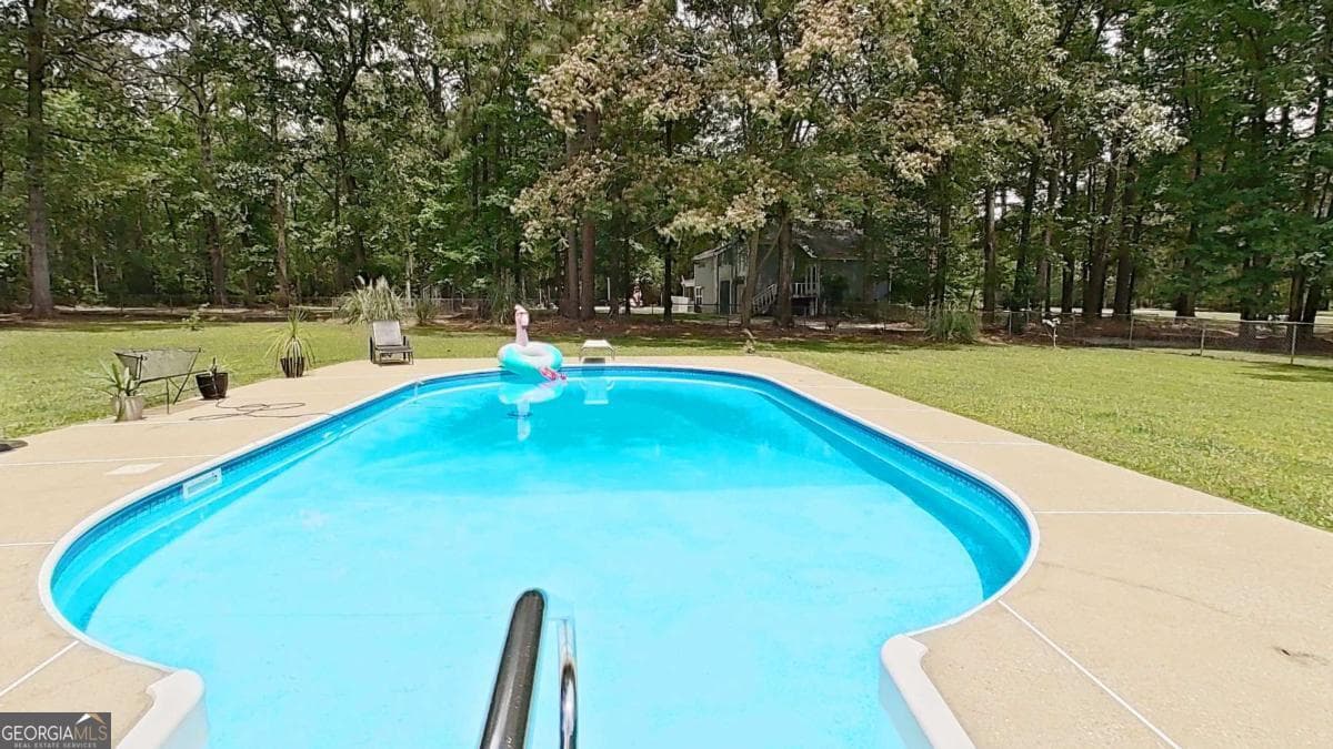3 bedroom, 2 bathroom, 1,716 sq ft single family residence under contract at 326 Brentwood Drive, Thomasville, GA 31792 — photo 4