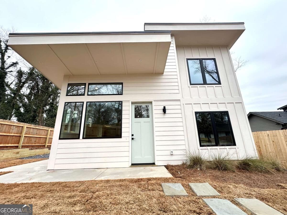 2 bedroom, 2 bathroom single family residence for rent at 192 Claire Drive #B, Atlanta, GA 30315 for $1,800 a month — photo 2