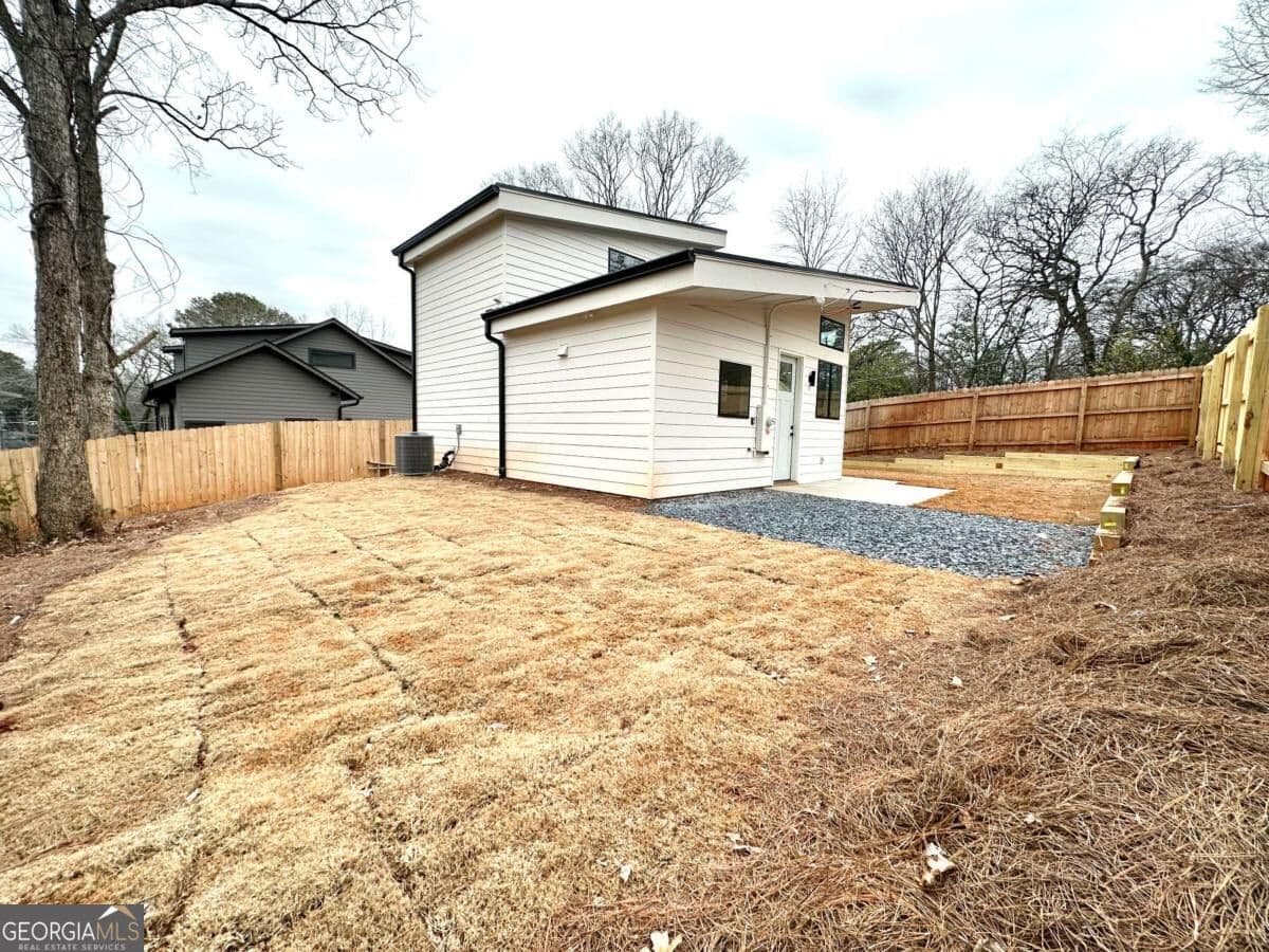 2 bedroom, 2 bathroom single family residence for rent at 192 Claire Drive #B, Atlanta, GA 30315 for $1,800 a month — photo 6