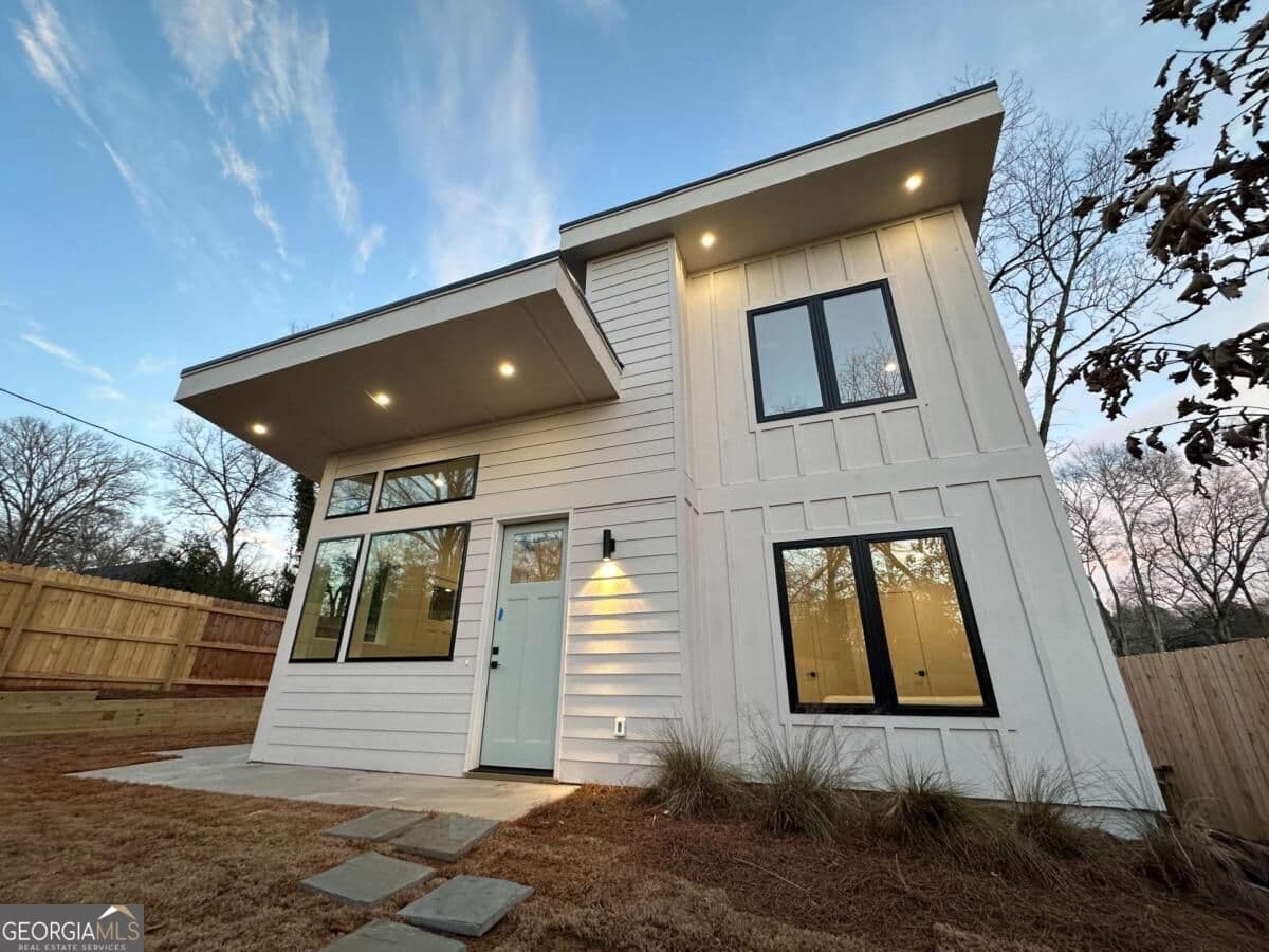 2 bedroom, 2 bathroom single family residence for rent at 192 Claire Drive #B, Atlanta, GA 30315 for $1,800 a month — photo 1 of 14