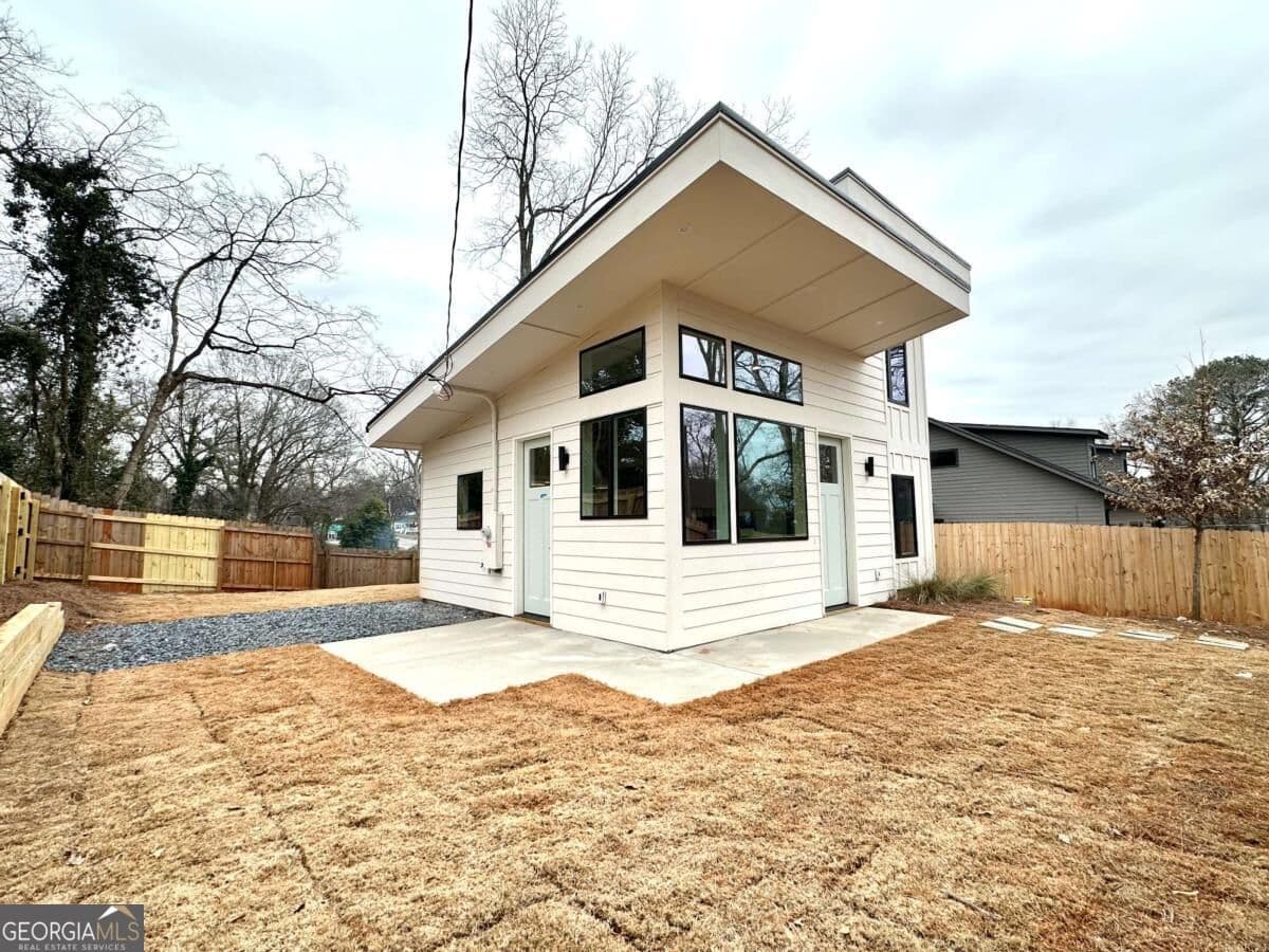 2 bedroom, 2 bathroom single family residence for rent at 192 Claire Drive #B, Atlanta, GA 30315 for $1,800 a month — photo 5