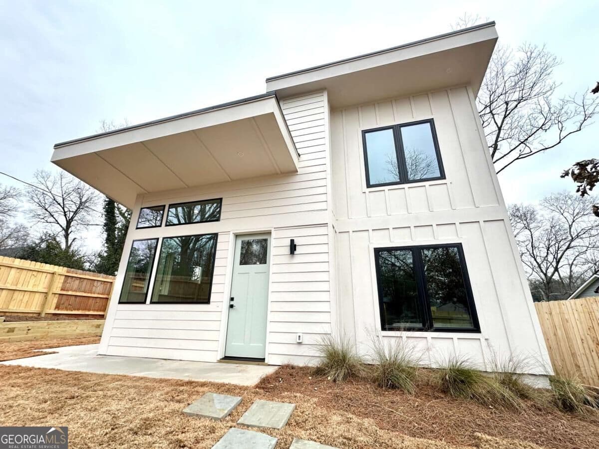 2 bedroom, 2 bathroom single family residence for rent at 192 Claire Drive #B, Atlanta, GA 30315 for $1,800 a month — photo 10