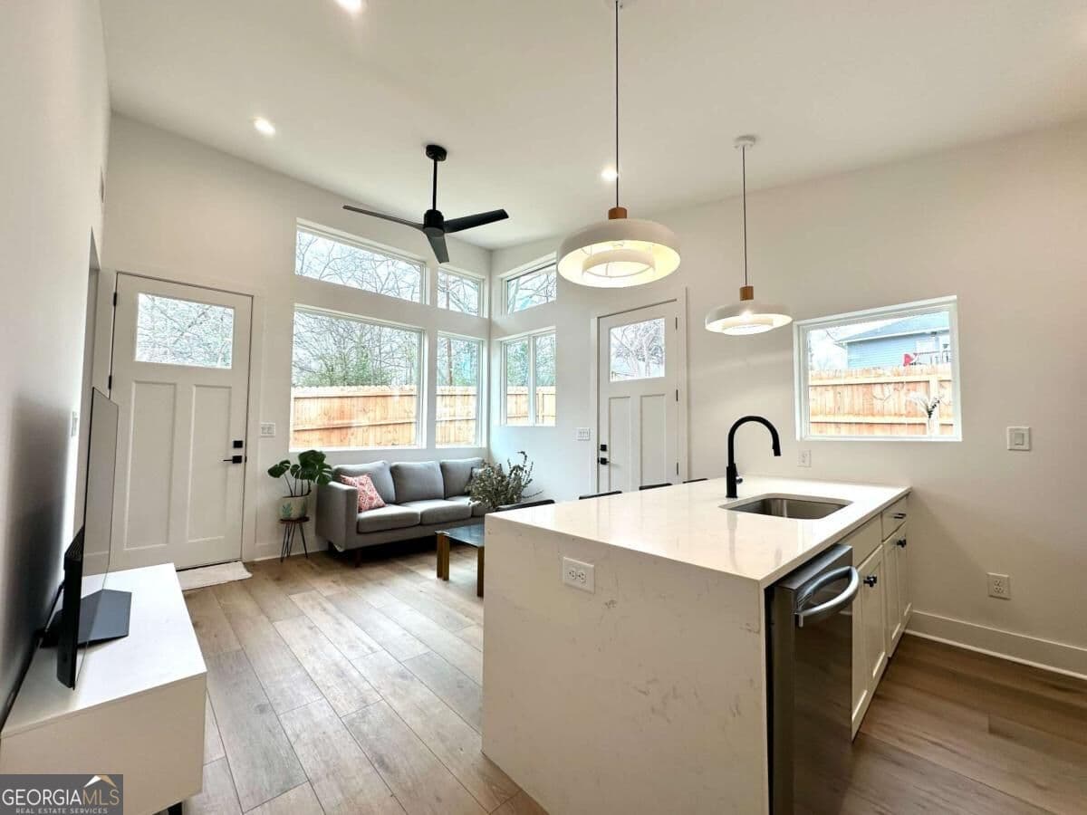 2 bedroom, 2 bathroom single family residence for rent at 192 Claire Drive #B, Atlanta, GA 30315 for $1,800 a month — photo 4