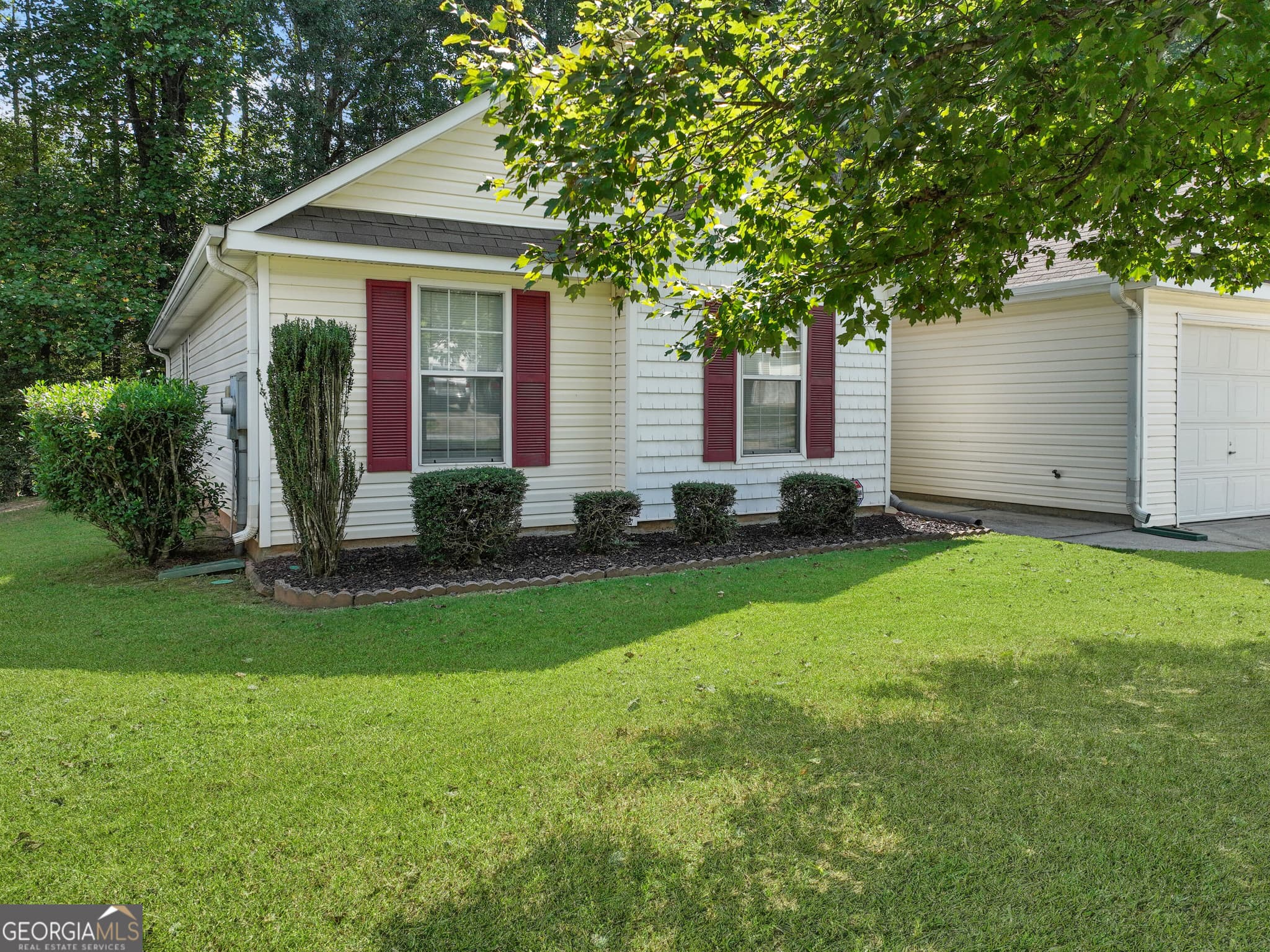 3 bedroom, 2 bathroom, 1,215 sq ft single family residence for sale at 203 Misty Ridge Trail, Stockbridge, GA 30281 — photo 3