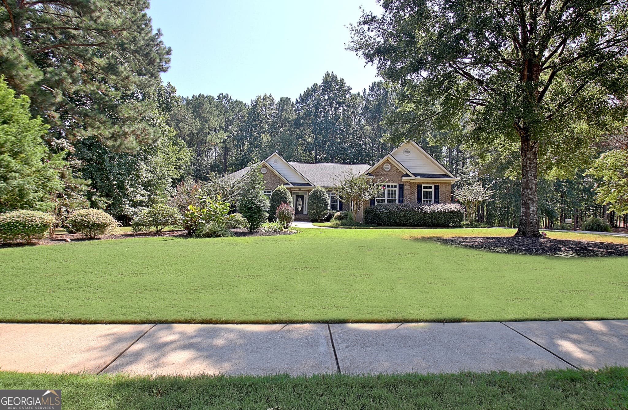 5 bedroom, 3.5 bathroom, 5,544 sq ft single family residence for sale at 175 Donegal Drive, Tyrone, GA 30290 — photo 2