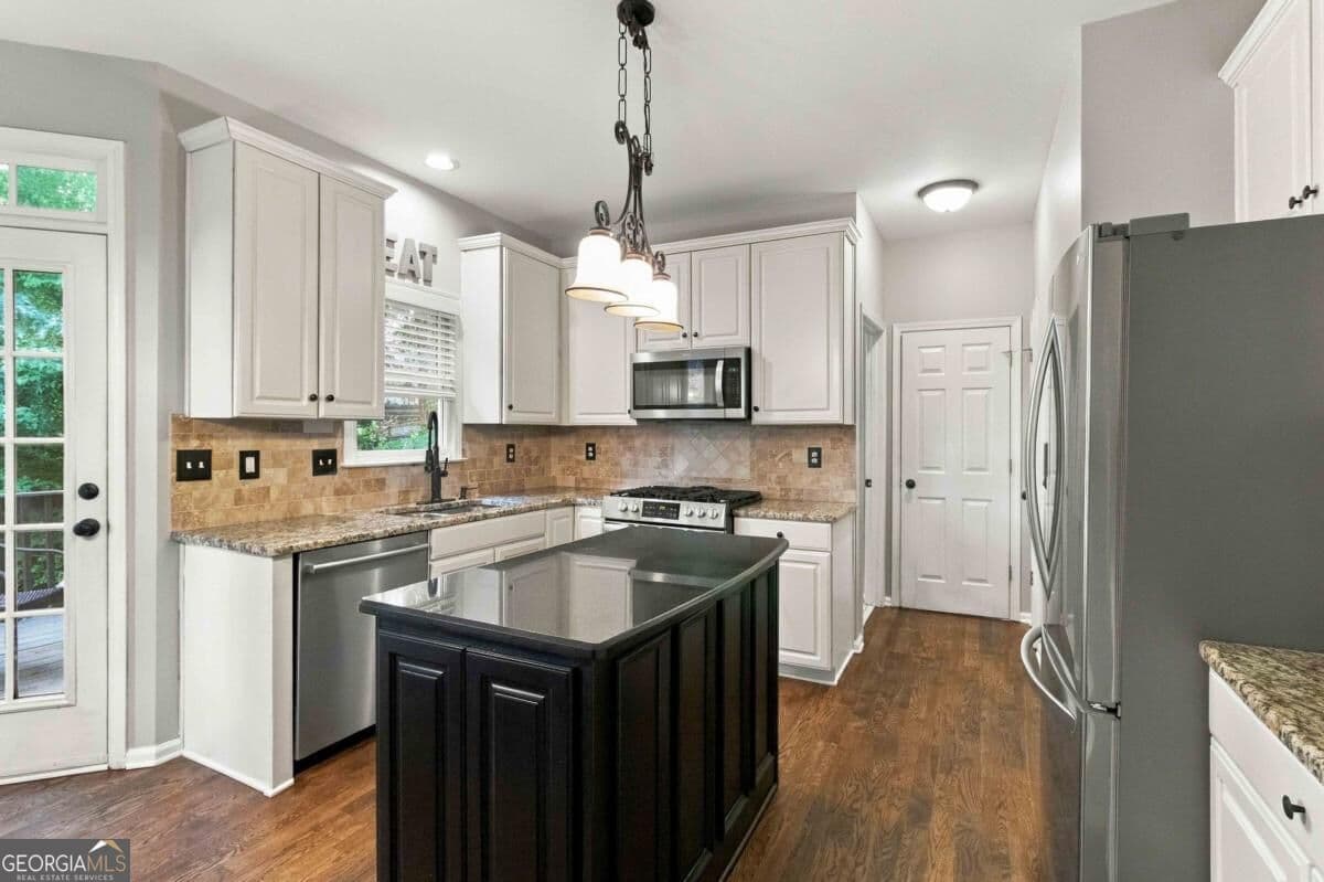 4 bedroom, 3.5 bathroom, 3,410 sq ft single family residence for sale at 5880 The Twelfth Fairway, Suwanee, GA 30024 — photo 8