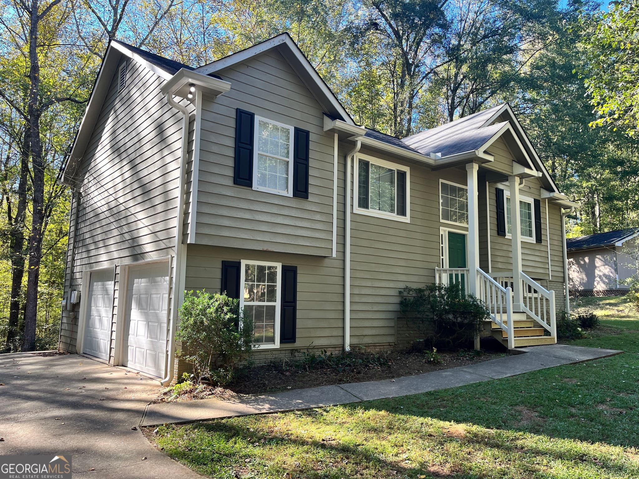 4 bedroom, 2 bathroom, 2,523 sq ft single family residence for rent at 85 Maxwell Place, Newnan, GA 30265 for $2,500 a month — photo 2