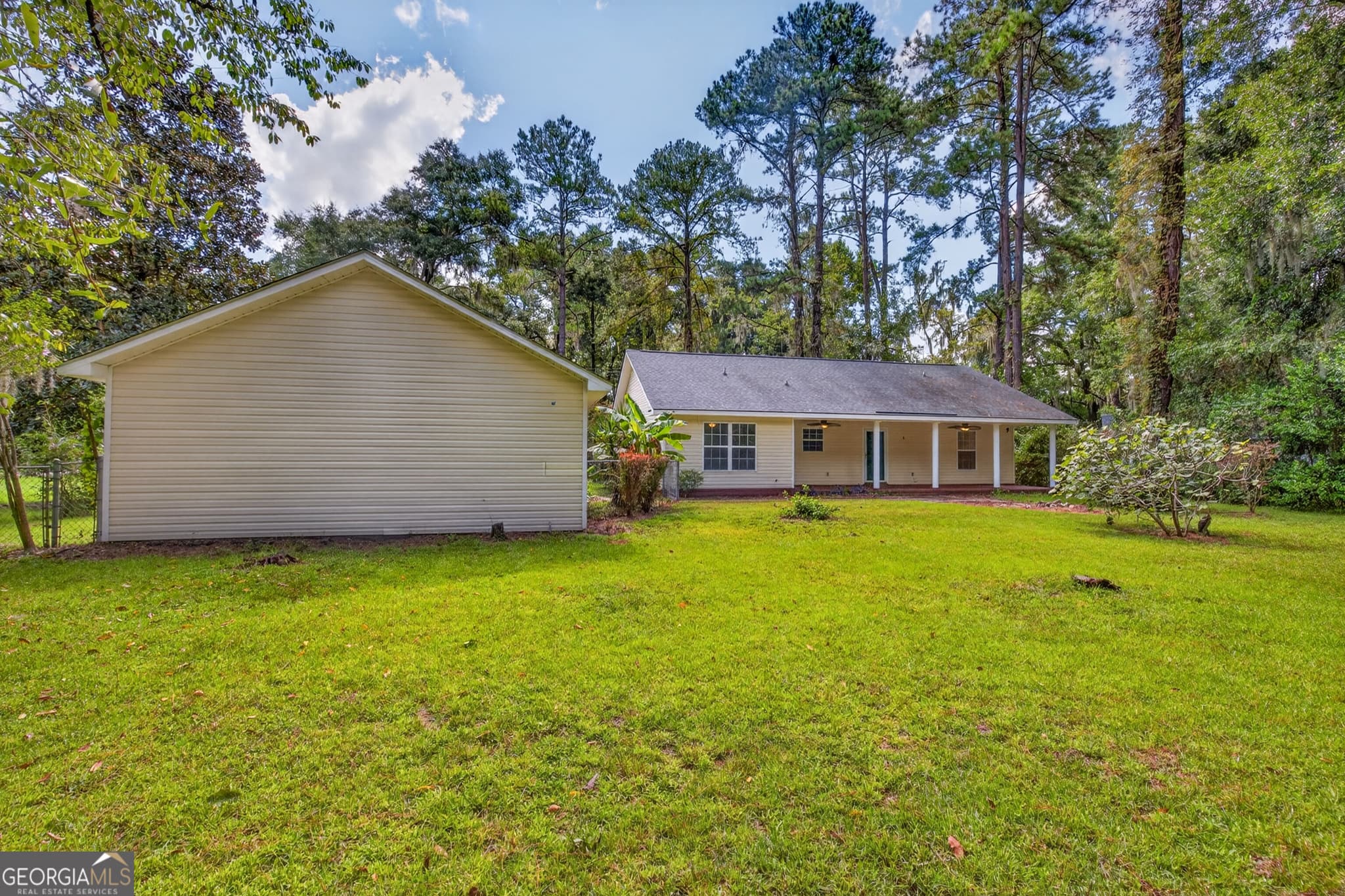 3 bedroom, 2 bathroom single family residence for sale at 504 Lake Drive, Midway, GA 31320 — photo 9