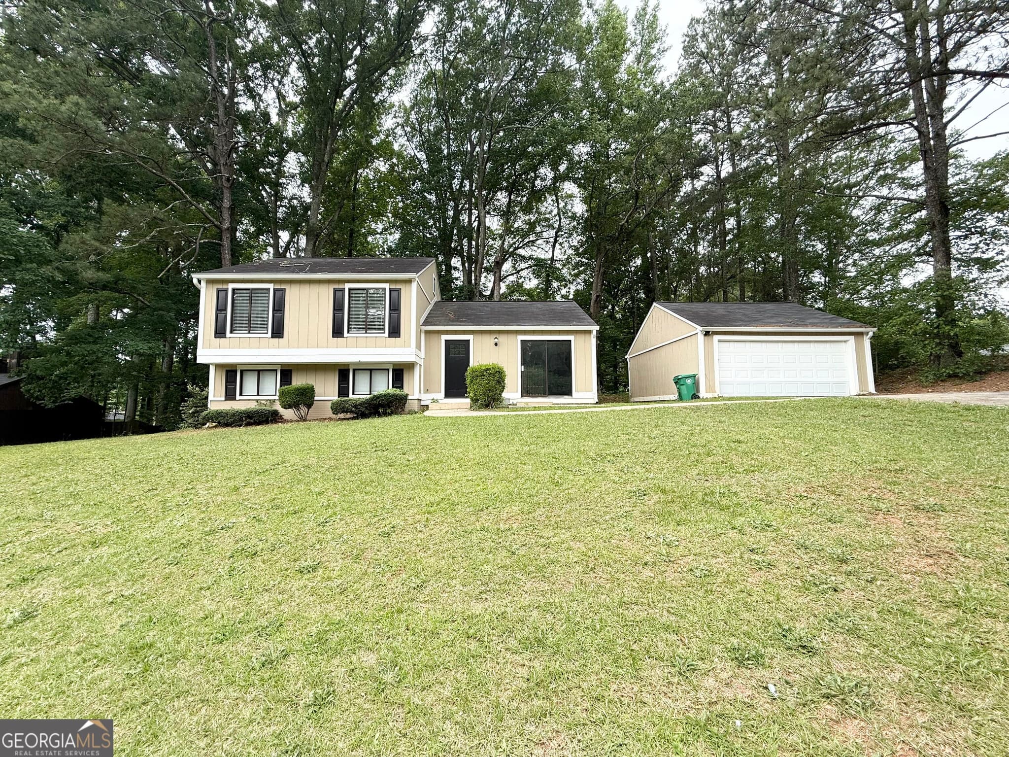 3 bedroom, 2 bathroom, 1,668 sq ft single family residence for sale at 4887 Martins Crossing Road, Stone Mountain, GA 30088 — photo 2