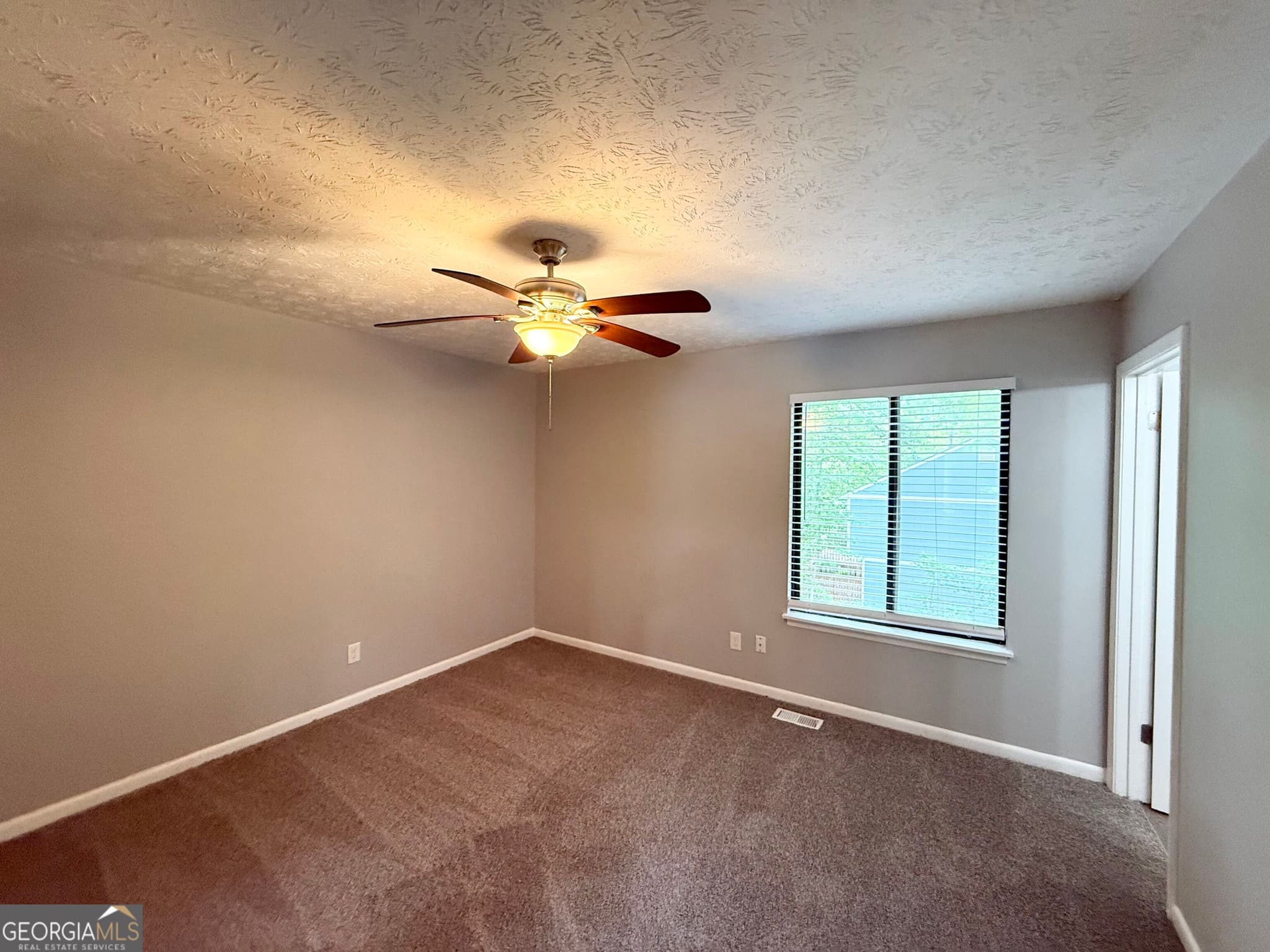 3 bedroom, 2 bathroom, 1,668 sq ft single family residence for sale at 4887 Martins Crossing Road, Stone Mountain, GA 30088 — photo 5