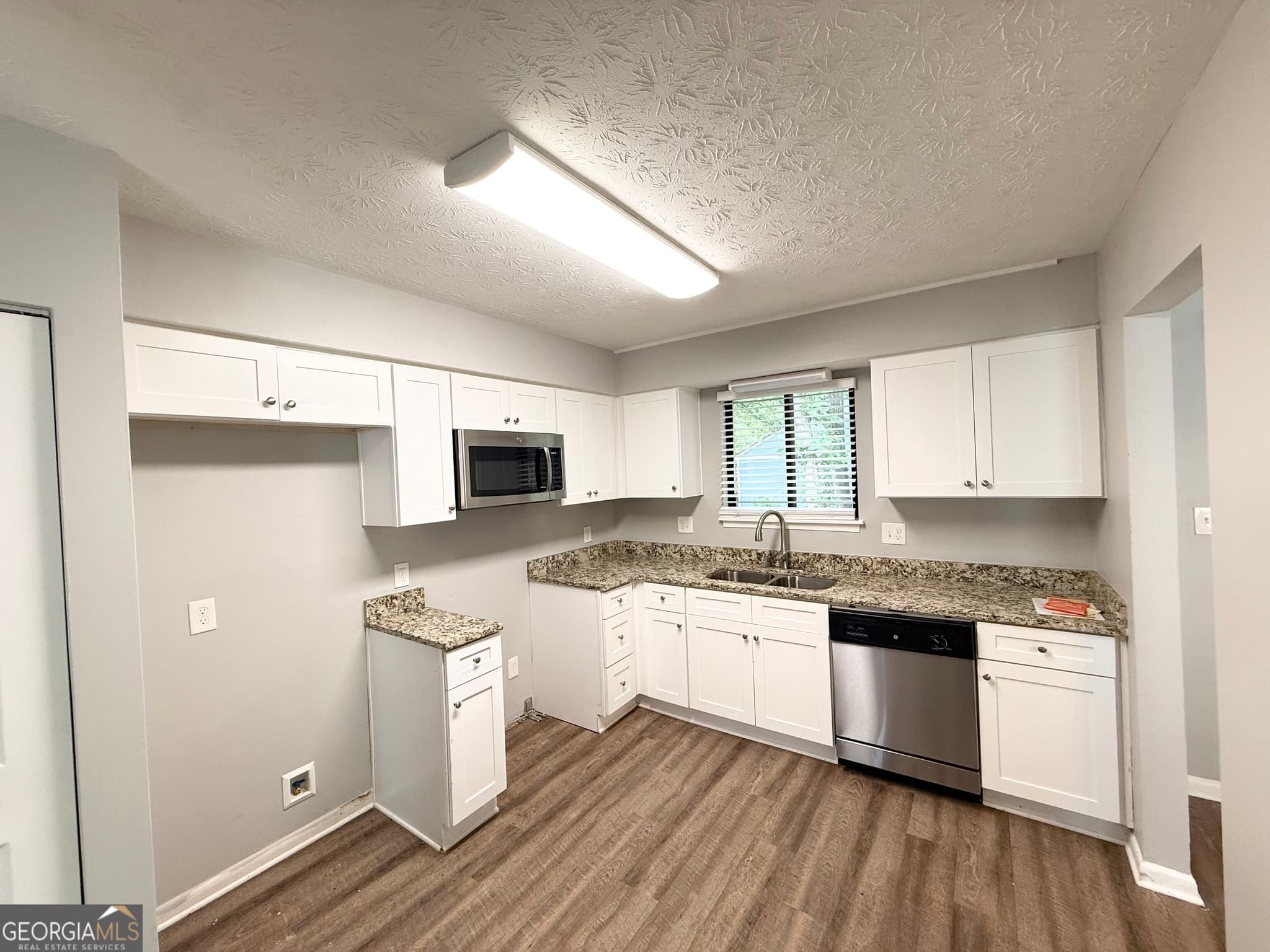 3 bedroom, 2 bathroom, 1,668 sq ft single family residence for sale at 4887 Martins Crossing Road, Stone Mountain, GA 30088 — photo 4