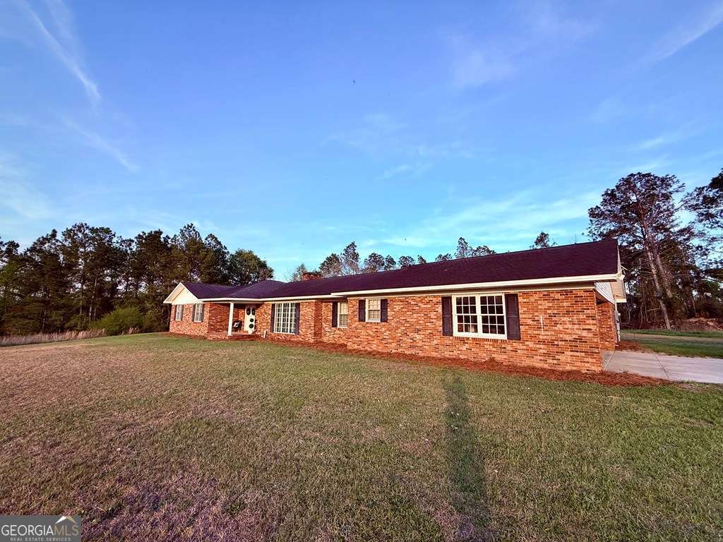 4 bedroom, 3 bathroom, 3,710 sq ft single family residence for sale at 1881 Bell Telephone Road, Hazlehurst, GA 31539