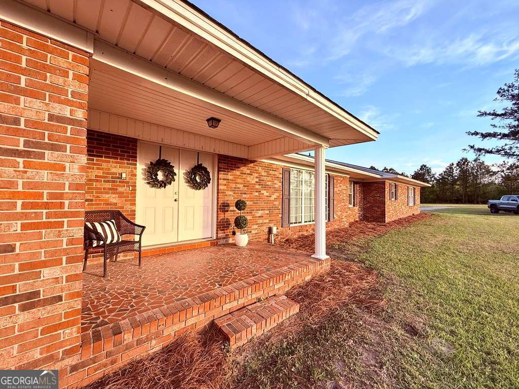 4 bedroom, 3 bathroom, 3,710 sq ft single family residence for sale at 1881 Bell Telephone Road, Hazlehurst, GA 31539 — photo 4