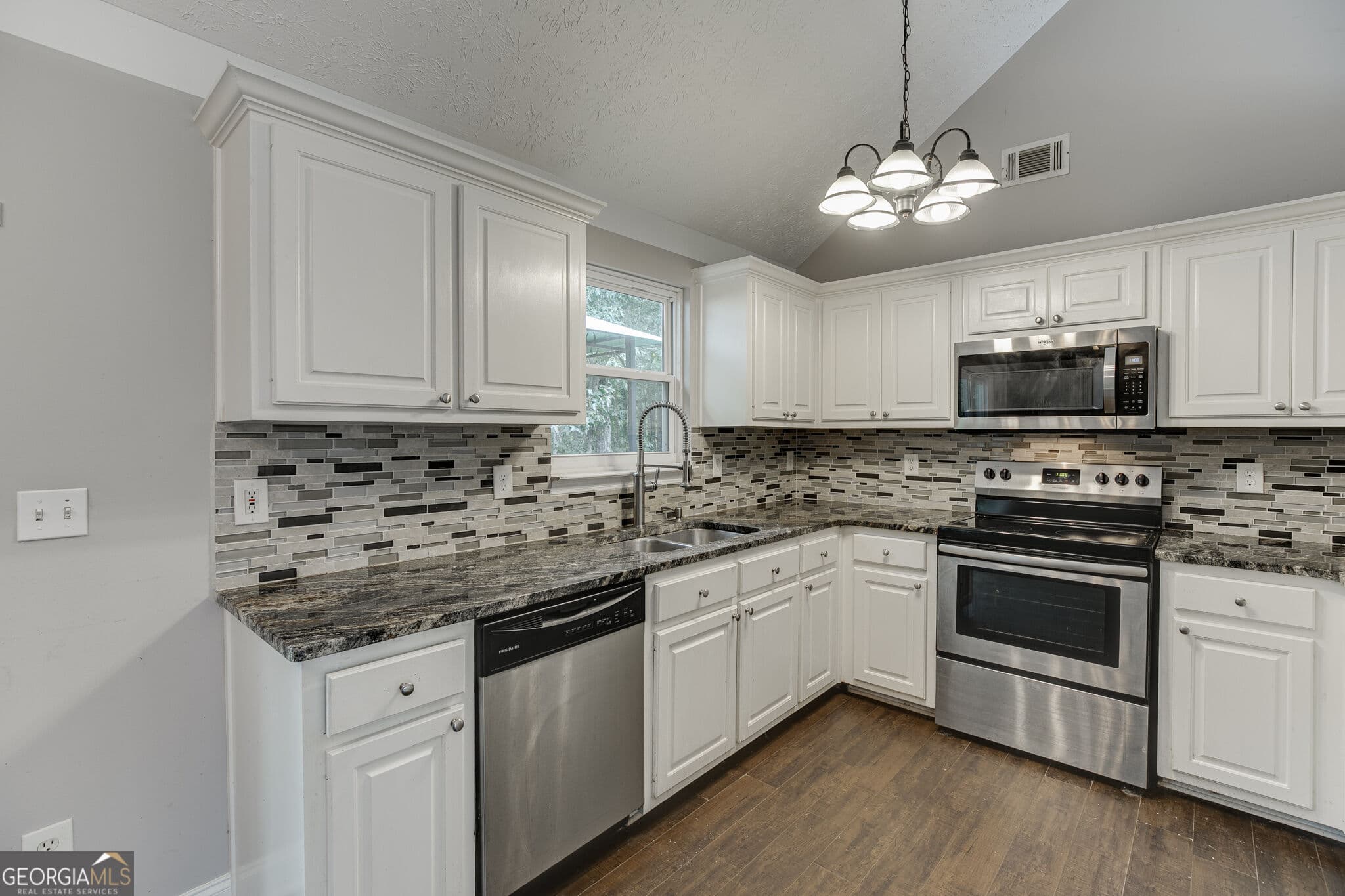 3 bedroom, 2 bathroom, 1,582 sq ft single family residence for sale at 1231 Cumberland Trail, Monroe, GA 30656 — photo 10