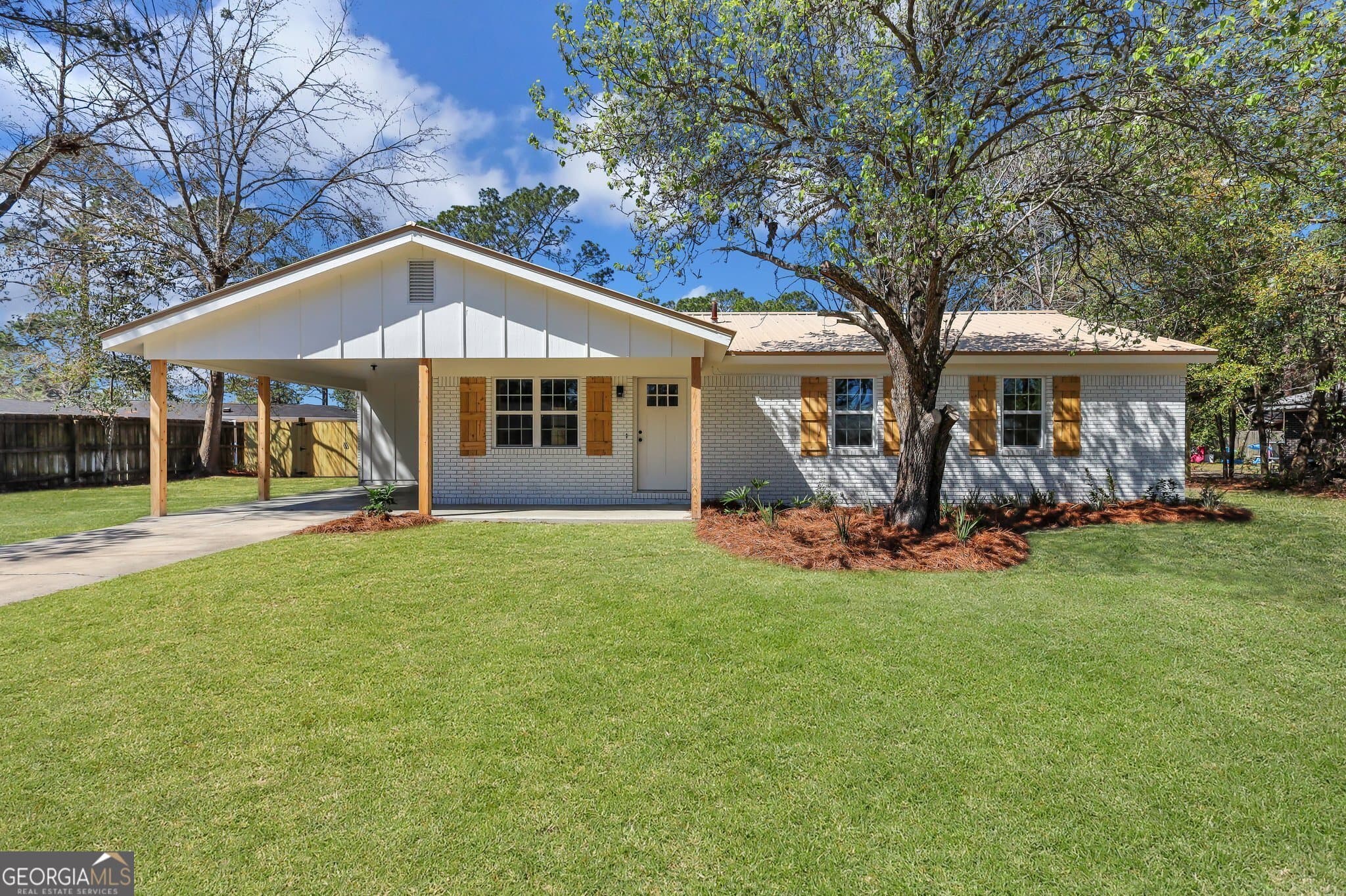 3 bedroom, 2 bathroom, 1,638 sq ft single family residence sold at 706 Oak Villa Drive, Jesup, GA 31546