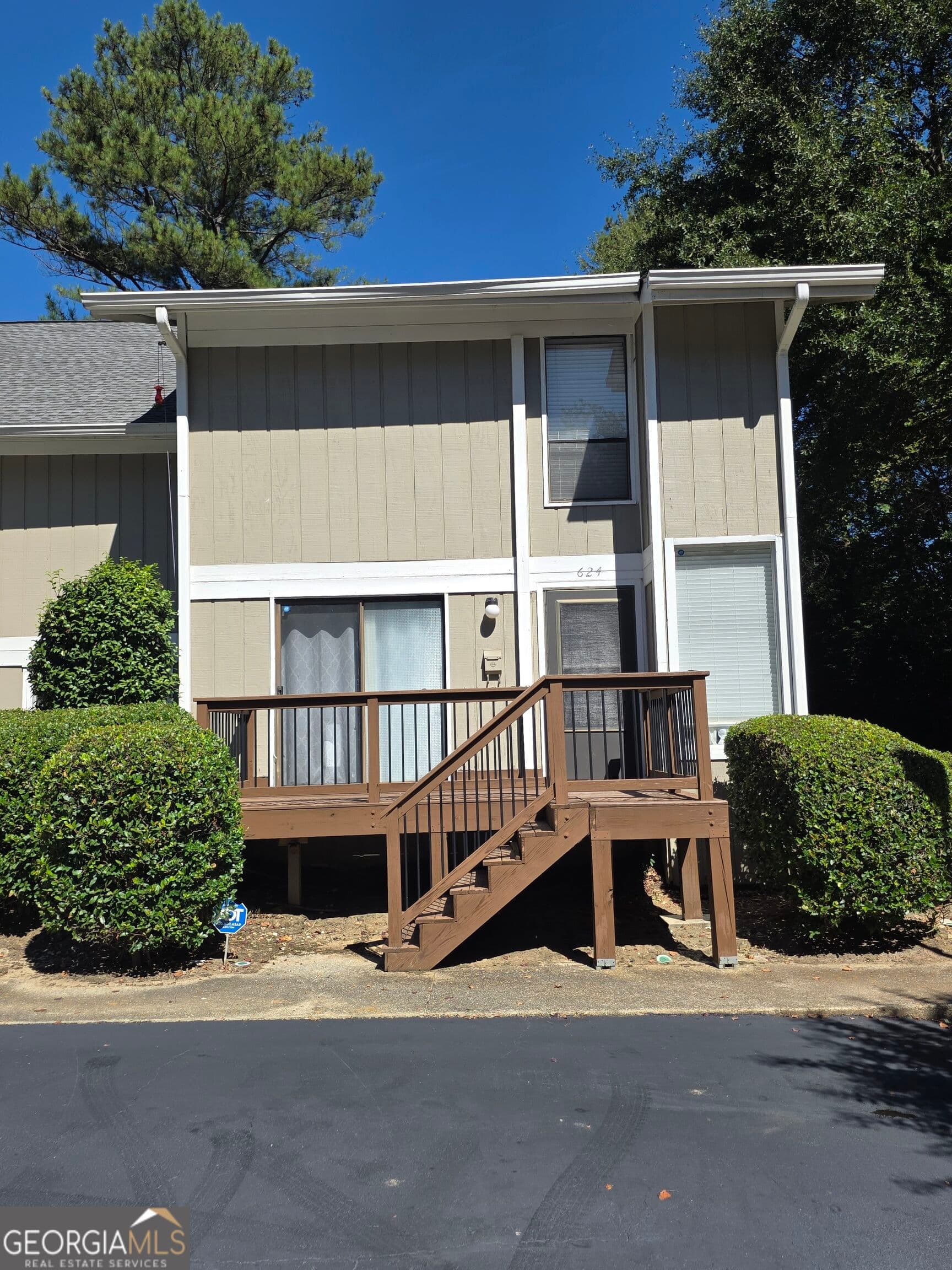 2 bedroom, 2.5 bathroom, 1,414 sq ft condominium for sale at 624 Powers Ferry North Road, Marietta, GA 30067 — photo 2