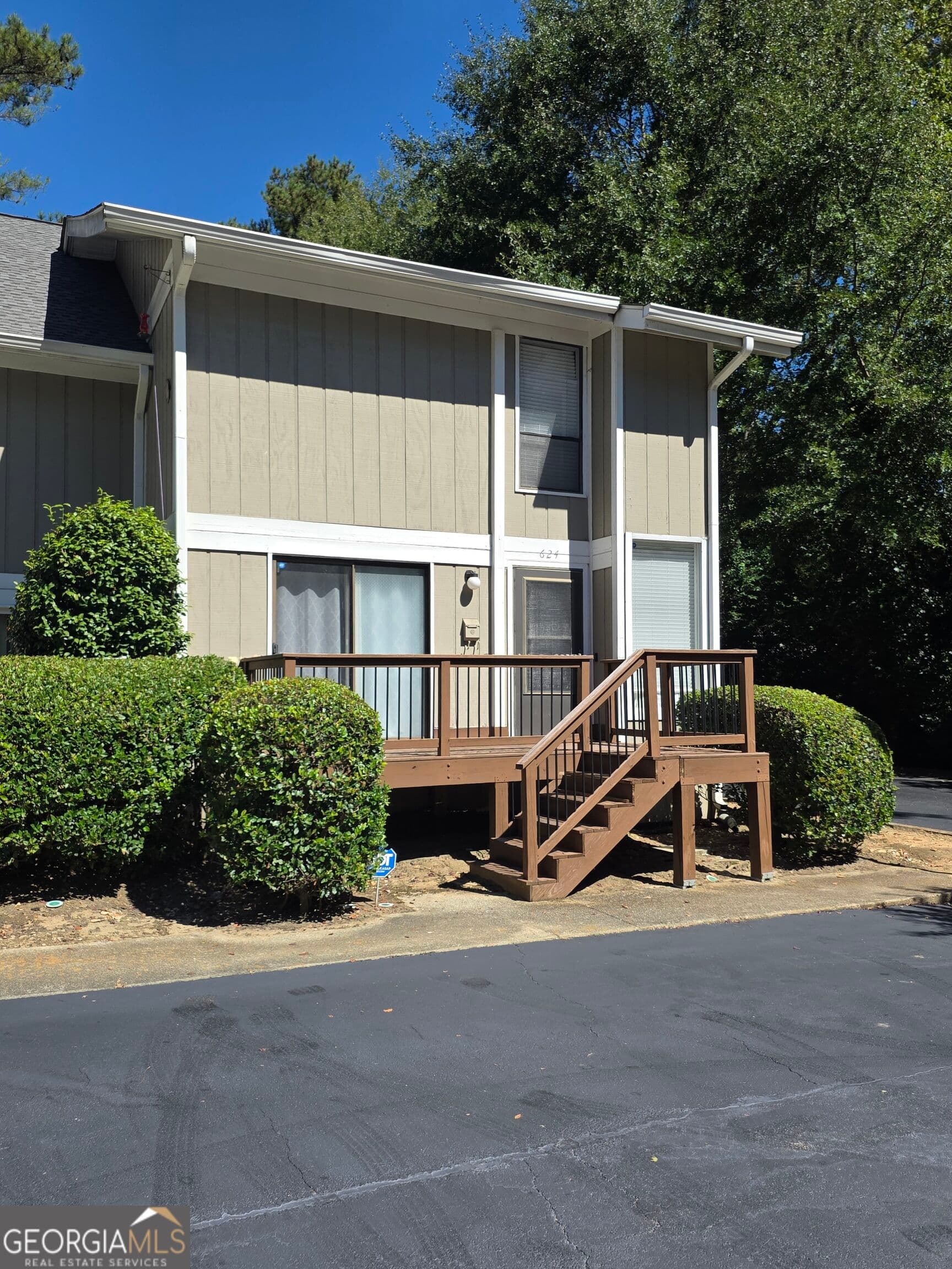 2 bedroom, 2.5 bathroom, 1,414 sq ft condominium for sale at 624 Powers Ferry North Road, Marietta, GA 30067 — photo 1 of 46