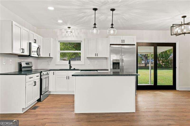 3 bedroom, 1.5 bathroom, 1,152 sq ft single family residence for sale at 250 E Girard Avenue, Cedartown, GA 30125 — photo 7