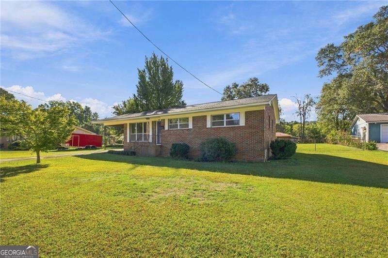 3 bedroom, 1.5 bathroom, 1,152 sq ft single family residence for sale at 250 E Girard Avenue, Cedartown, GA 30125 — photo 3