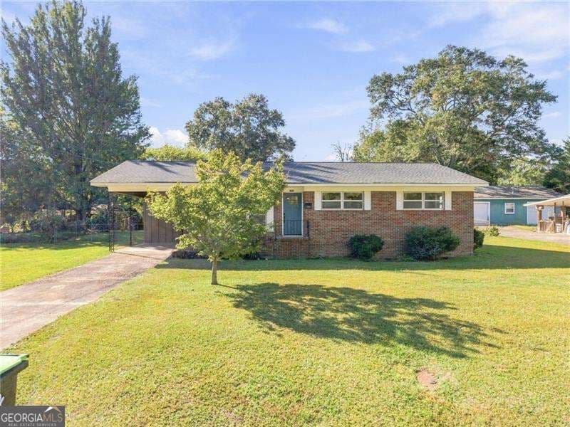 3 bedroom, 1.5 bathroom, 1,152 sq ft single family residence for sale at 250 E Girard Avenue, Cedartown, GA 30125 — photo 1 of 29