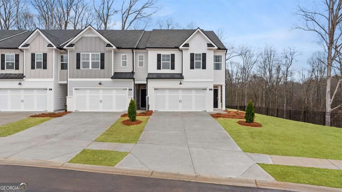 3 bedroom, 2.5 bathroom, 1,866 sq ft townhouse sold at 326 Sound Circle, Stockbridge, GA 30281