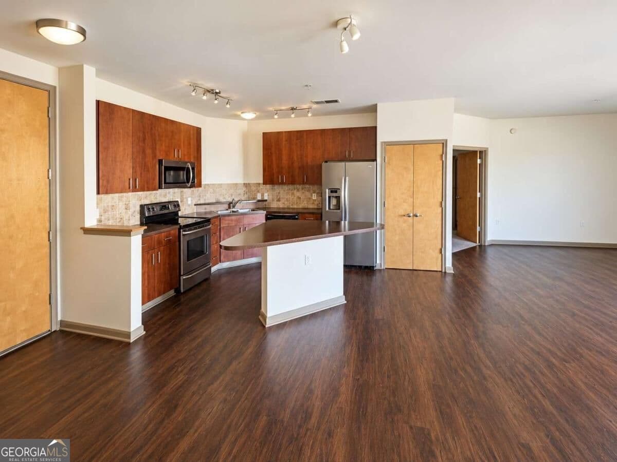 2 bedroom, 1 bathroom, 1,105 sq ft loft,condominium for sale at 898 Oak Street 1215, Atlanta, GA 30310 — photo 7