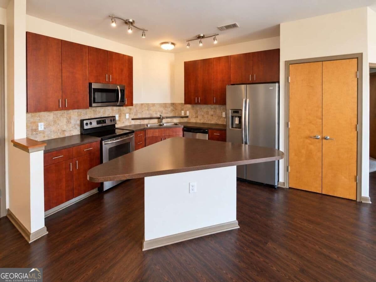 2 bedroom, 1 bathroom, 1,105 sq ft loft,condominium for sale at 898 Oak Street 1215, Atlanta, GA 30310 — photo 3