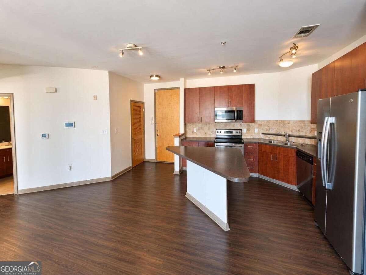 2 bedroom, 1 bathroom, 1,105 sq ft loft,condominium for sale at 898 Oak Street 1215, Atlanta, GA 30310 — photo 9