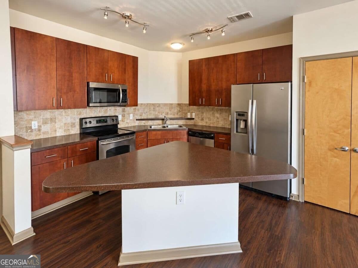 2 bedroom, 1 bathroom, 1,105 sq ft loft,condominium for sale at 898 Oak Street 1215, Atlanta, GA 30310 — photo 10