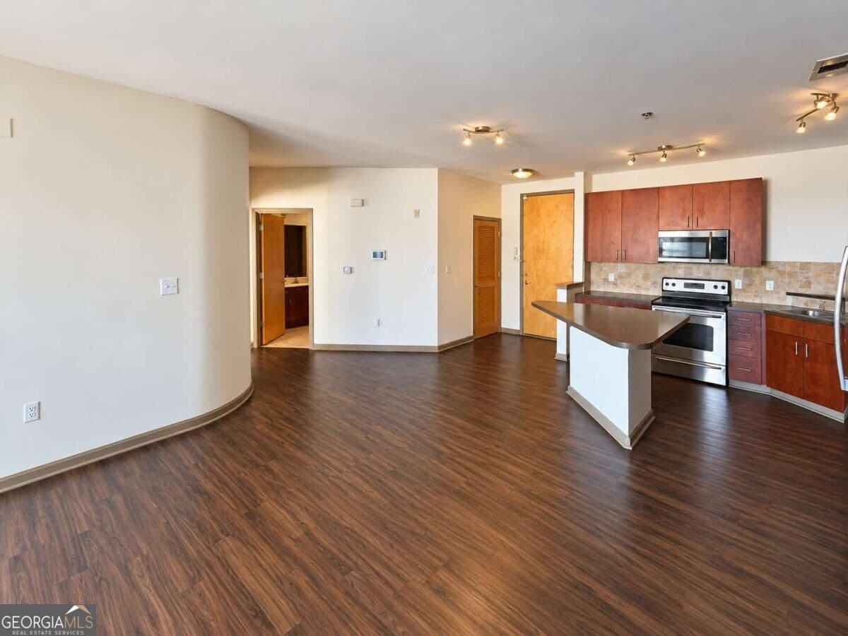2 bedroom, 1 bathroom, 1,105 sq ft loft,condominium for sale at 898 Oak Street 1215, Atlanta, GA 30310 — photo 4