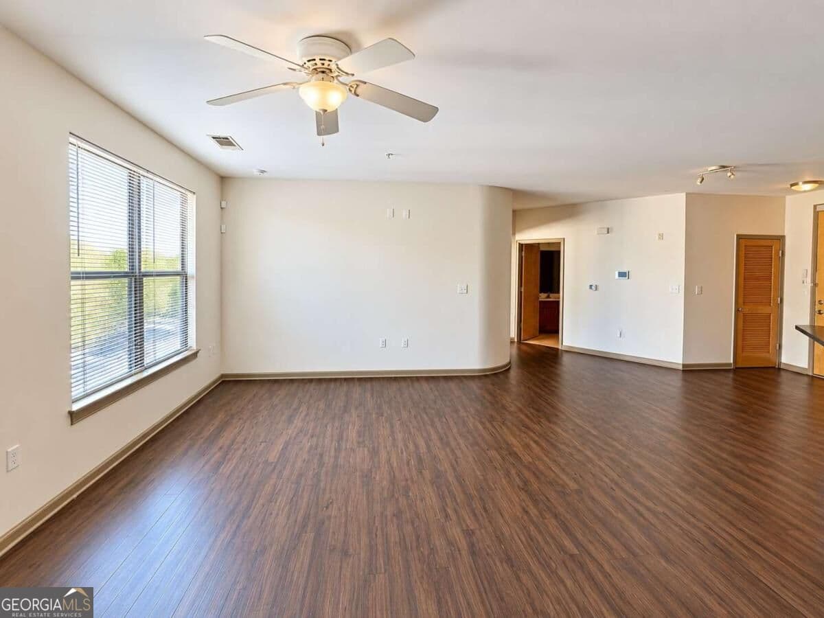2 bedroom, 1 bathroom, 1,105 sq ft loft,condominium for sale at 898 Oak Street 1215, Atlanta, GA 30310 — photo 8