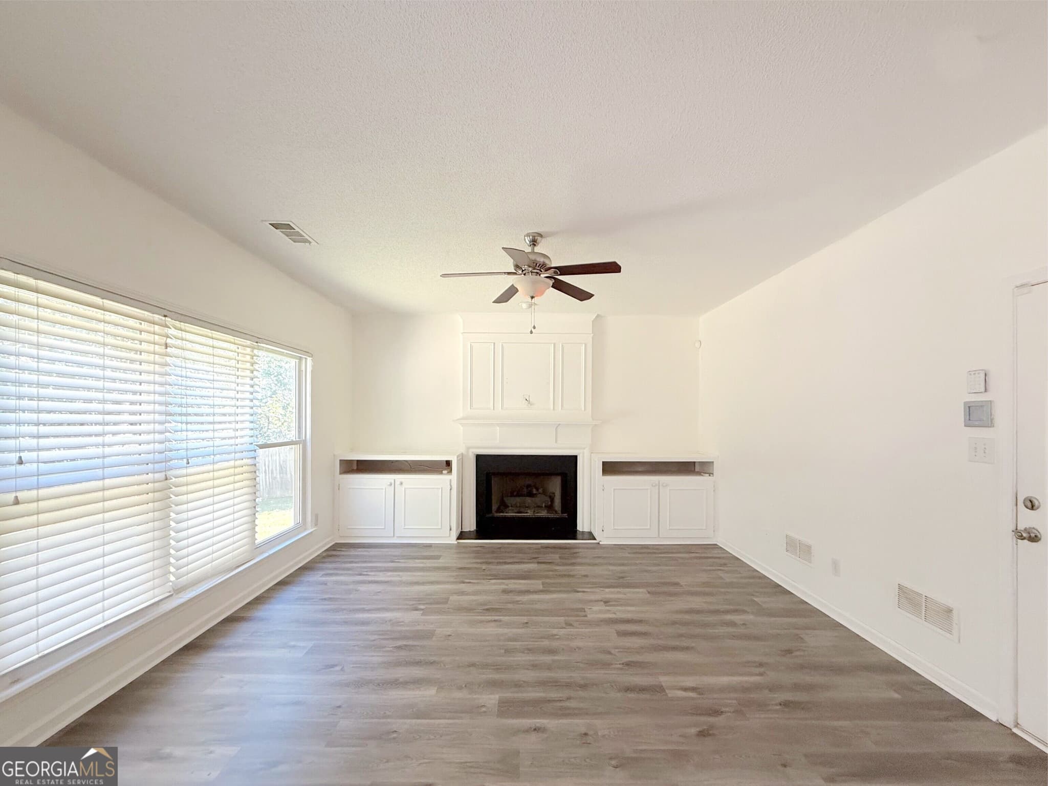 4 bedroom, 2.5 bathroom, 2,190 sq ft single family residence for rent at 3020 Stanstead Circle, Norcross, GA 30071 for $2,400 a month — photo 3
