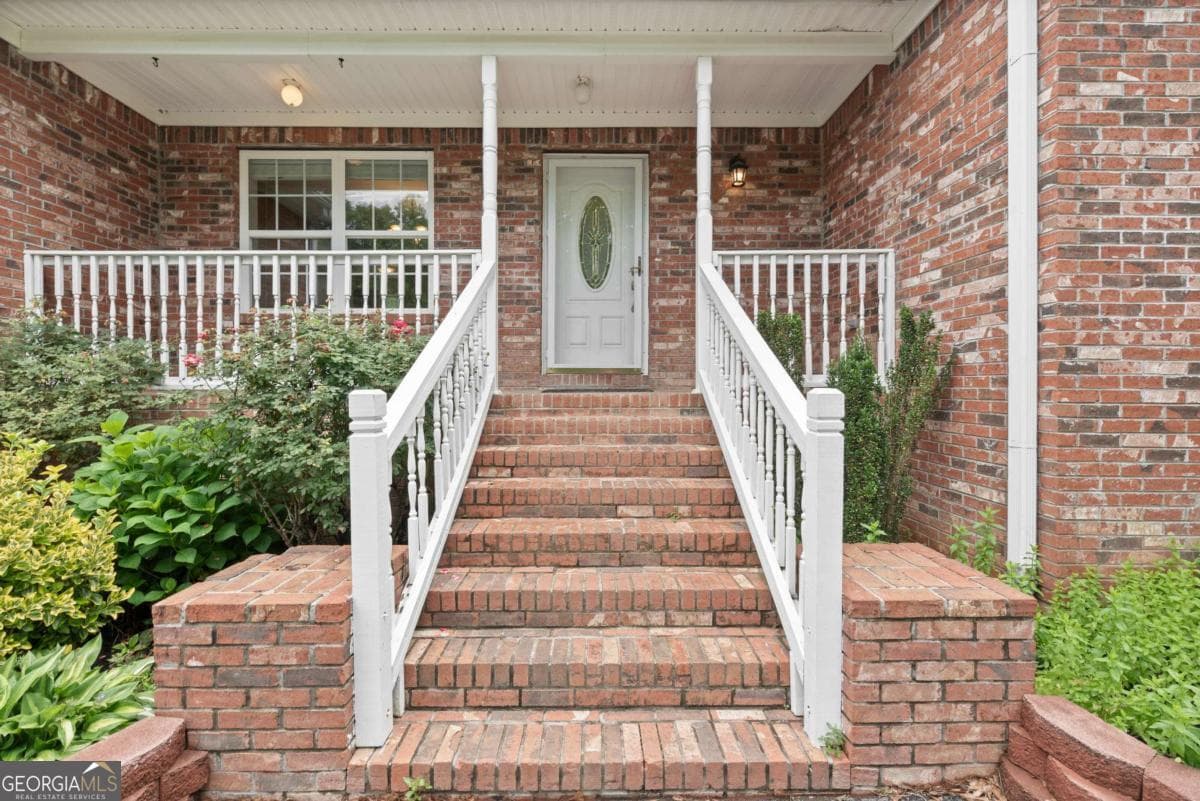 5 bedroom, 3 bathroom, 2,174 sq ft single family residence for sale at 577 Everett Springs Road, Calhoun, GA 30701 — photo 5