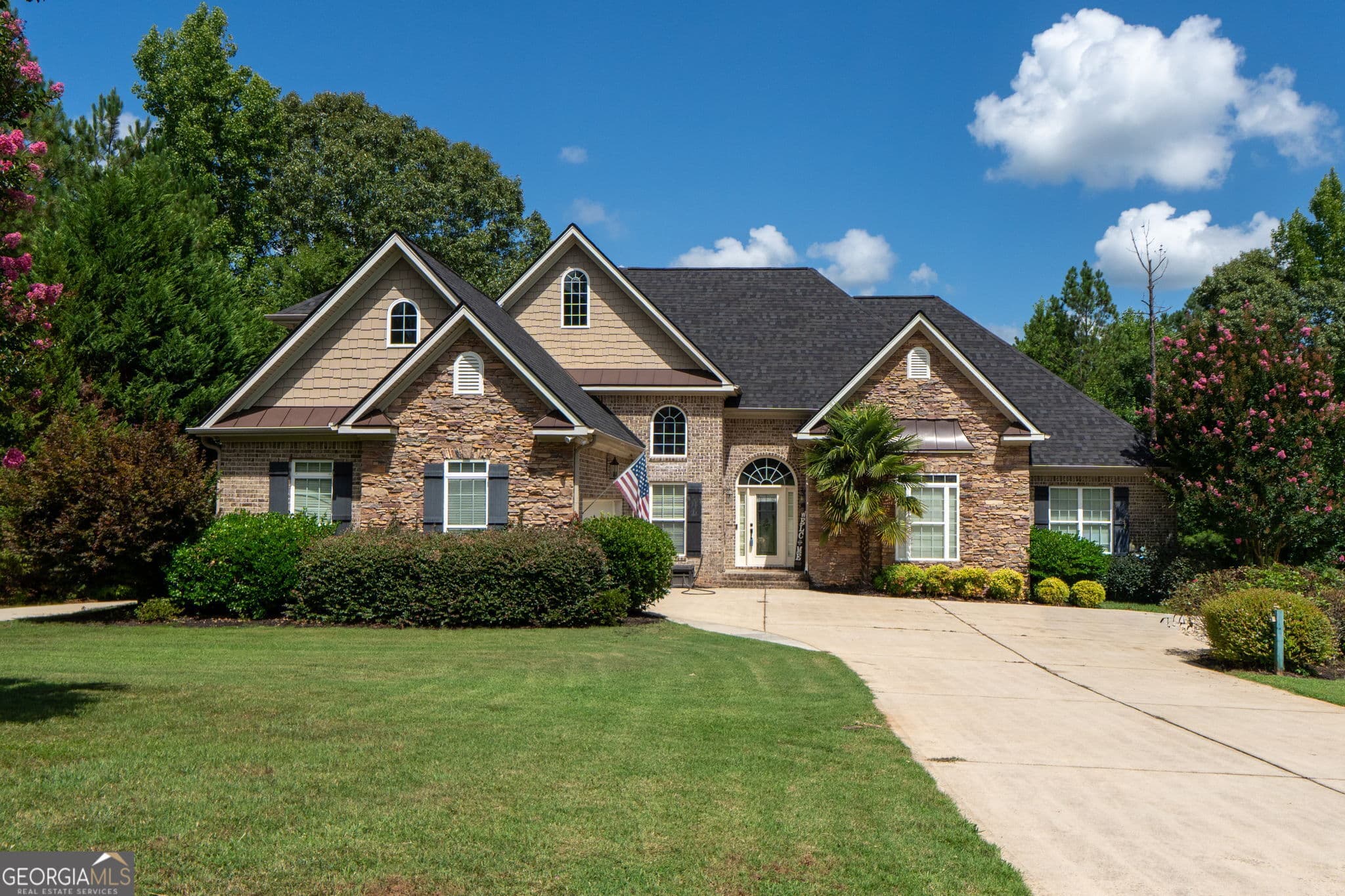 4 bedroom, 3.5 bathroom, 3,514 sq ft single family residence for sale at 32 River Rapids Drive, Forsyth, GA 31029 — photo 2