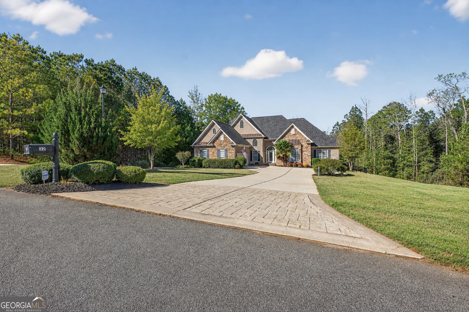 4 bedroom, 3.5 bathroom, 3,514 sq ft single family residence for sale at 32 River Rapids Drive, Forsyth, GA 31029 — photo 3