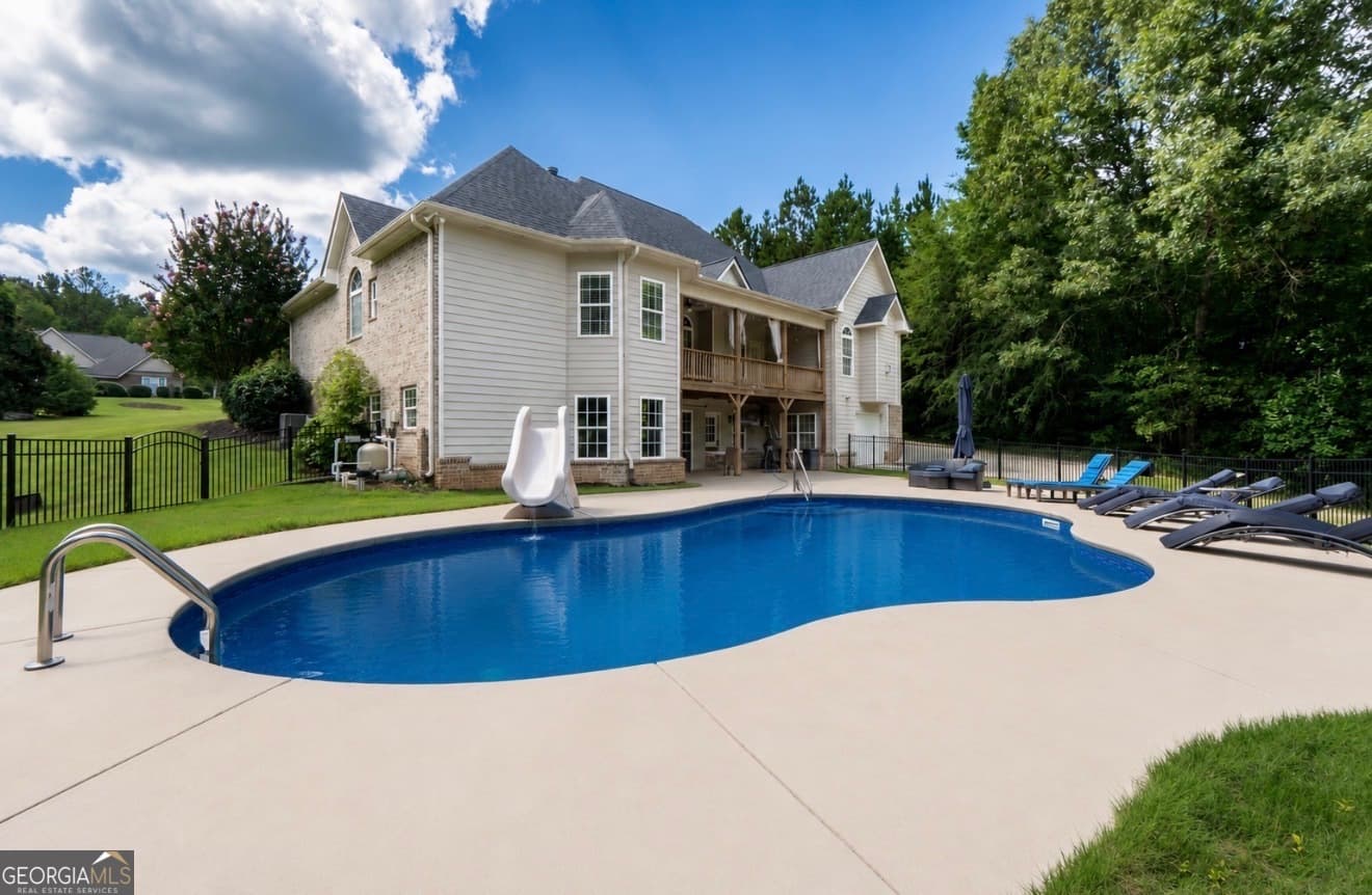 4 bedroom, 3.5 bathroom, 3,514 sq ft single family residence for sale at 32 River Rapids Drive, Forsyth, GA 31029 — photo 5