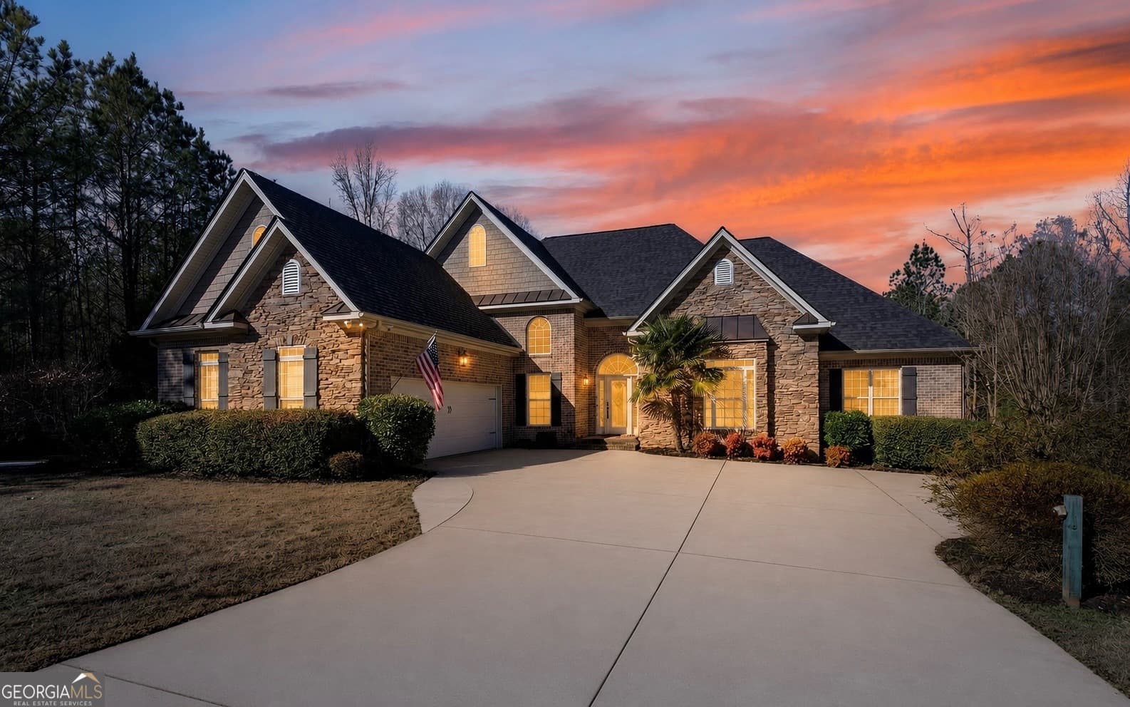 4 bedroom, 3.5 bathroom, 3,514 sq ft single family residence for sale at 32 River Rapids Drive, Forsyth, GA 31029 — photo 4