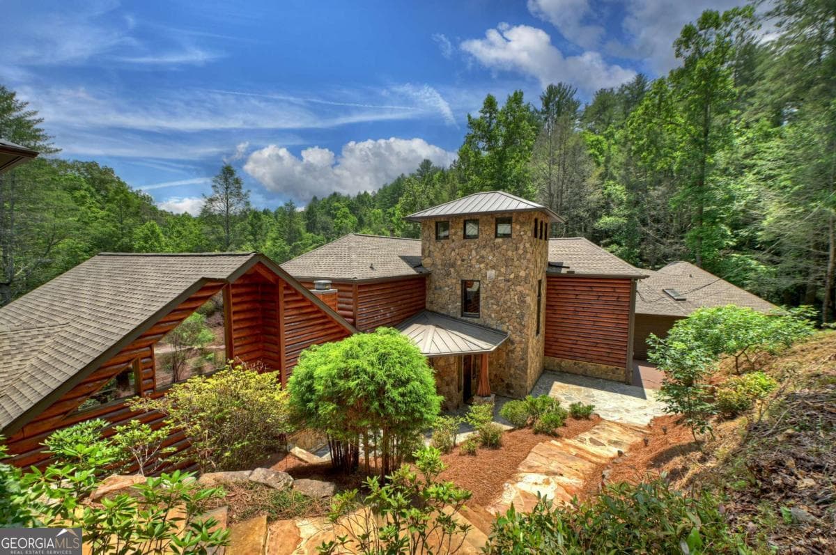 5 bedroom, 6 bathroom, 8,142 sq ft cabin,single family residence for sale at 192 Delphi Hills Lane, Mccaysville, GA 30555 — photo 3