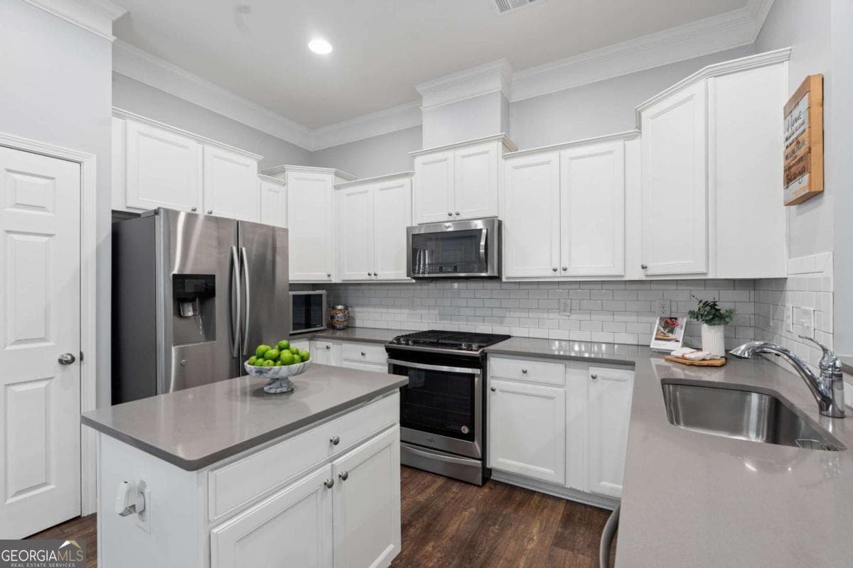 4 bedroom, 3.5 bathroom, 2,604 sq ft townhouse for sale at 4784 Blue Elm Lane 3, Smyrna, GA 30080 — photo 8