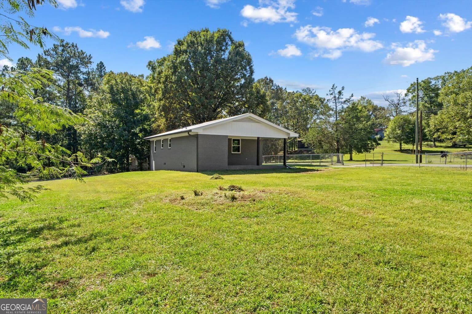 3 bedroom, 1.5 bathroom, 1,075 sq ft single family residence for sale at 239 Mountain View Circle, Chatsworth, GA 30705 — photo 3