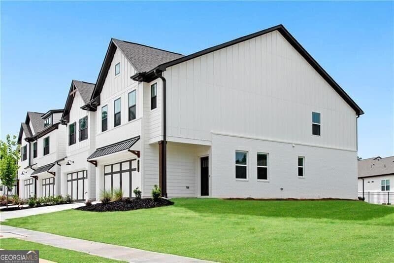 3 bedroom, 2.5 bathroom, 1,850 sq ft townhouse for rent at 4574 Cypress Park Drive, Gainesville, GA 30504 for $2,150 a month — photo 2