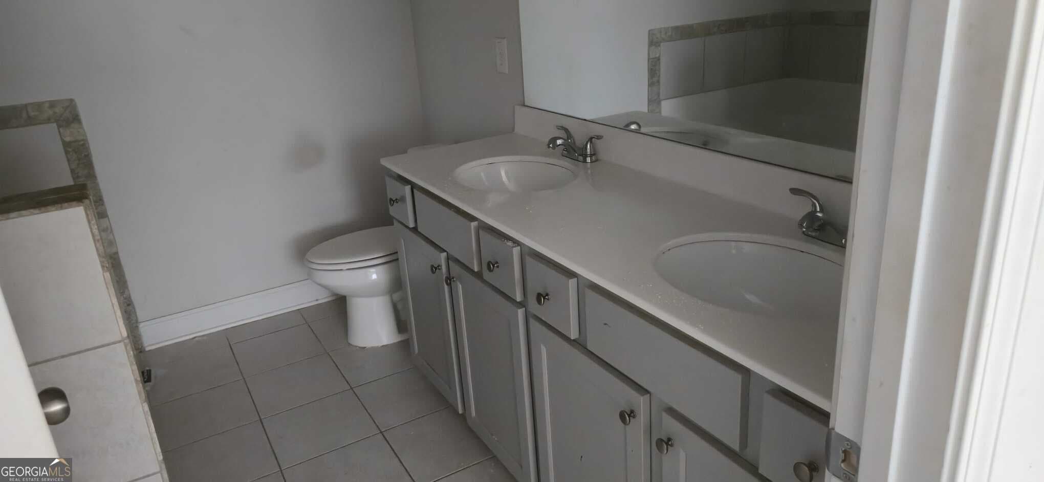 3 bedroom, 2.5 bathroom, 1,636 sq ft townhouse for sale at 10172 Benton Woods Drive, Covington, GA 30014 — photo 5