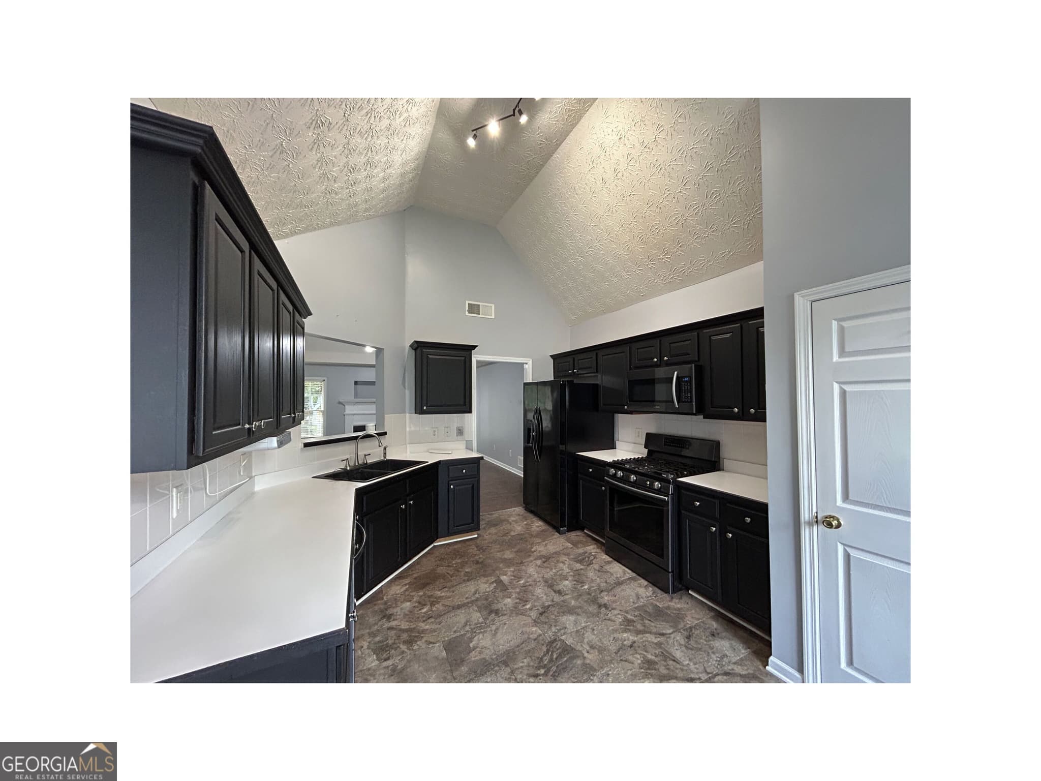 4 bedroom, 2 bathroom, 1,690 sq ft single family residence for rent at 344 River Landing Drive, Monroe, GA 30656 for $1,900 a month — photo 5