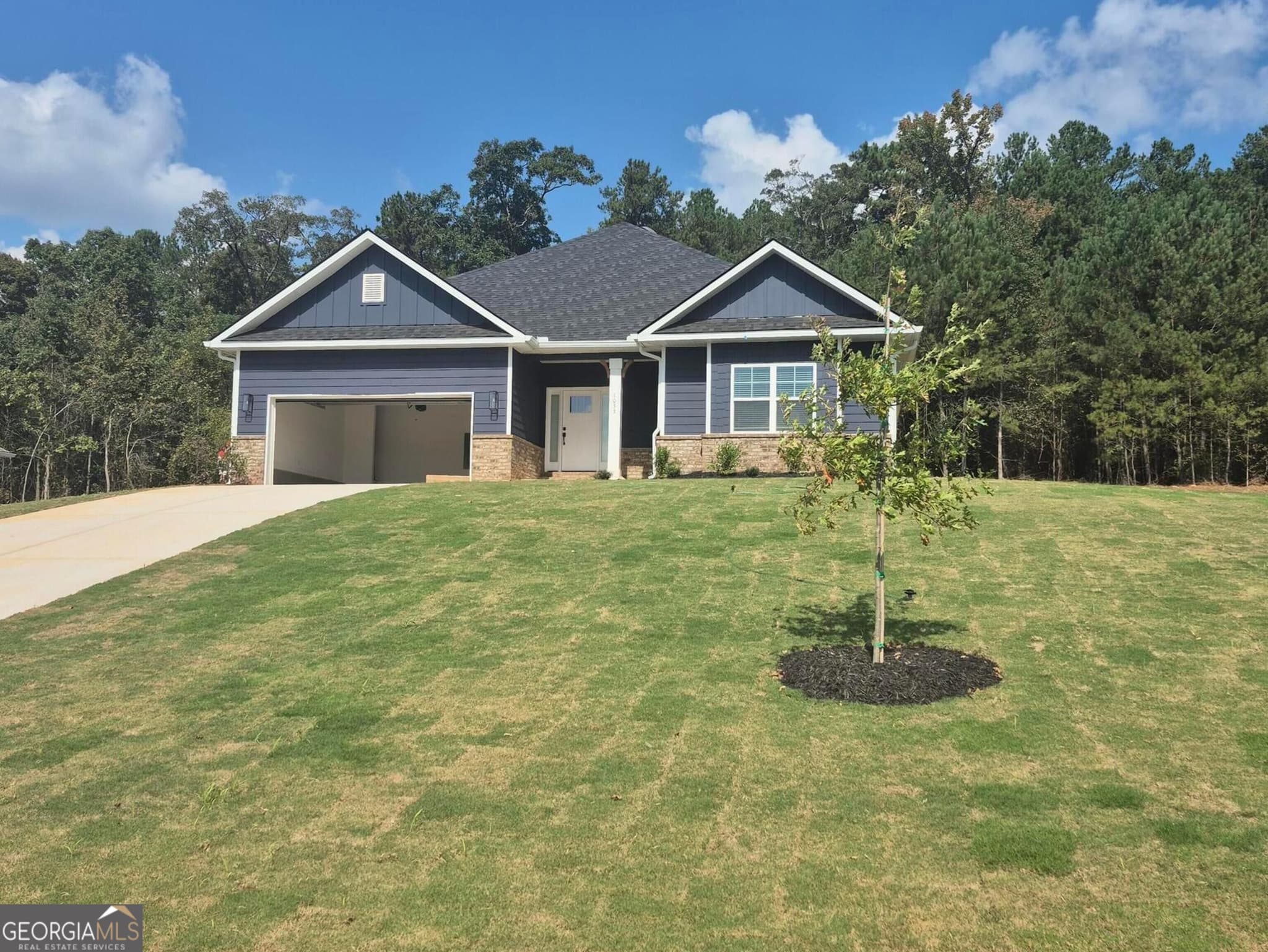 4 bedroom, 2 bathroom, 1,902 sq ft single family residence for sale at 1033 Holliday Pass, Griffin, GA 30223