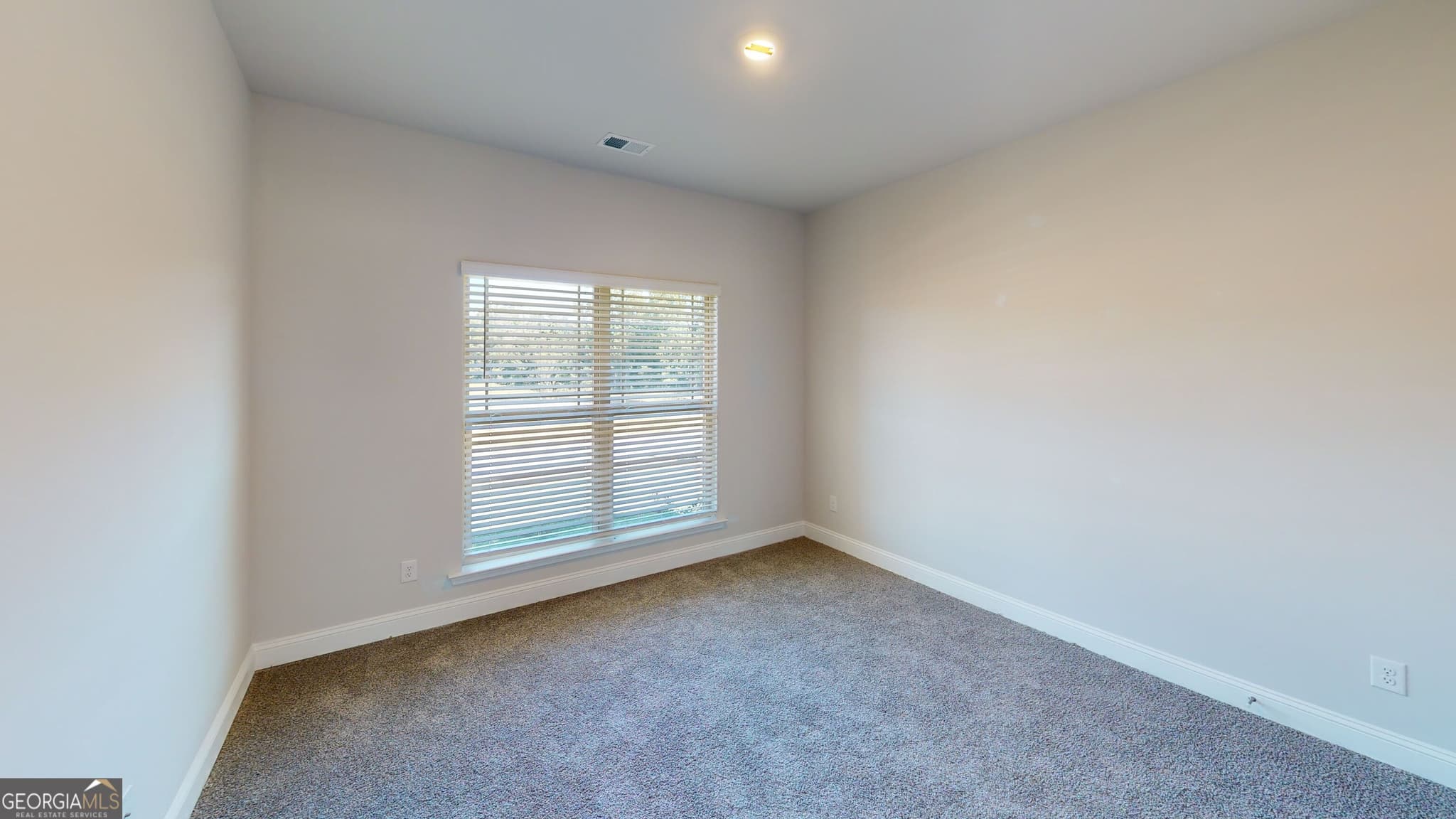 4 bedroom, 2 bathroom, 1,902 sq ft single family residence for sale at 1033 Holliday Pass, Griffin, GA 30223 — photo 4