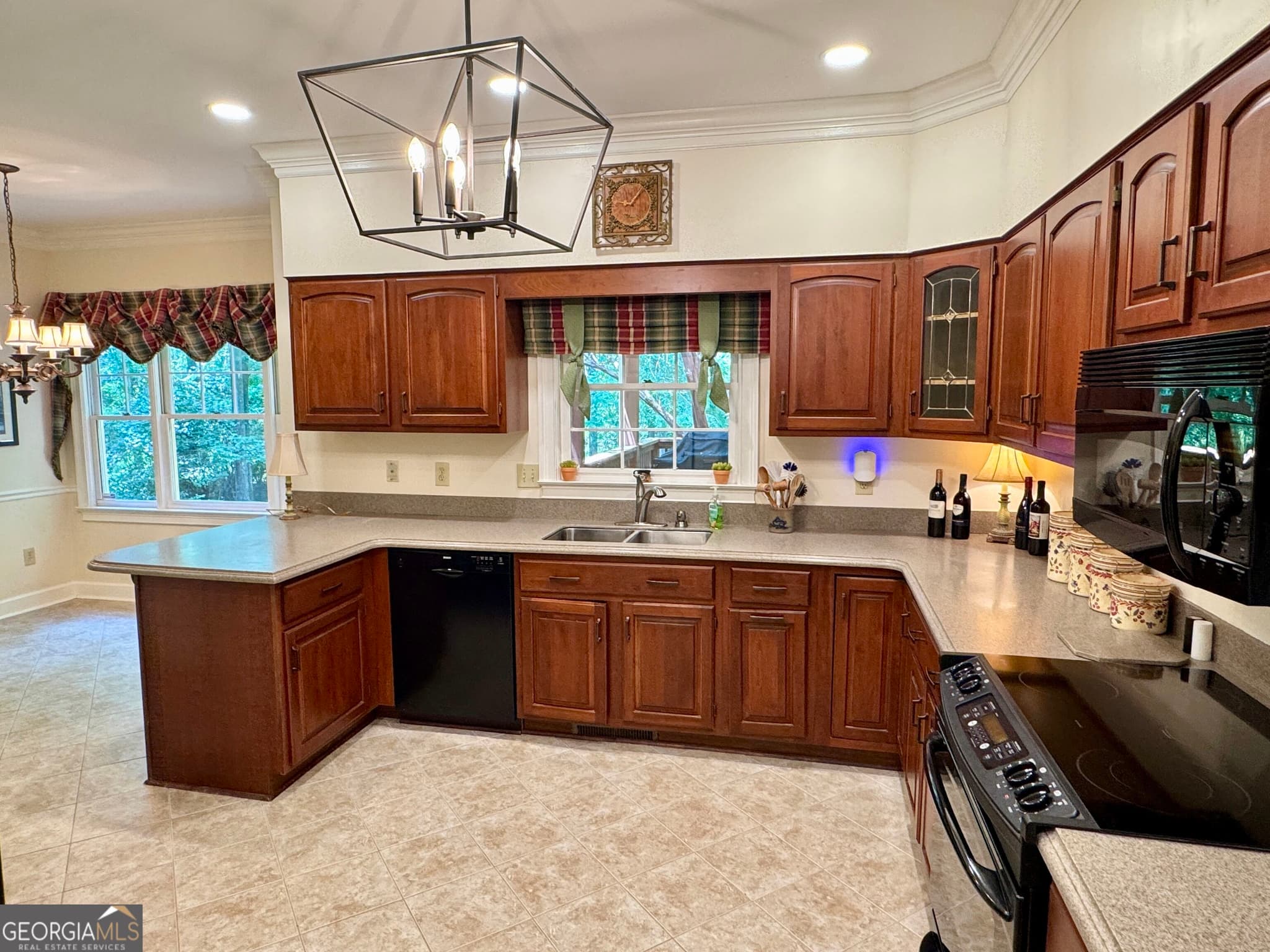 5 bedroom, 3.5 bathroom, 3,466 sq ft single family residence for sale at 107 Trillium Terrace, Macon, GA 31210 — photo 2