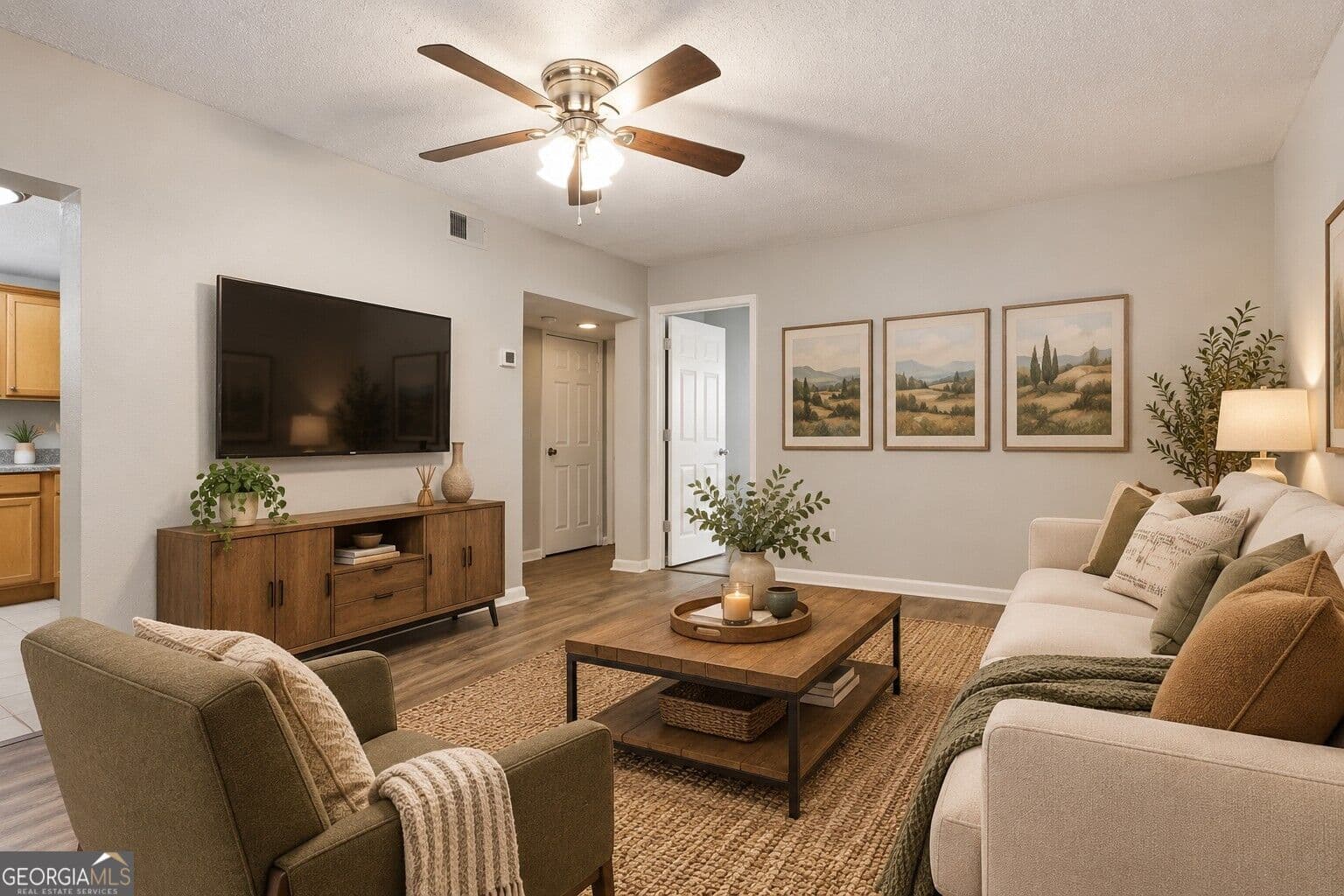 2 bedroom, 1 bathroom, 795 sq ft condominium for sale at 250 Little Street B102, Athens, GA 30605 — photo 2