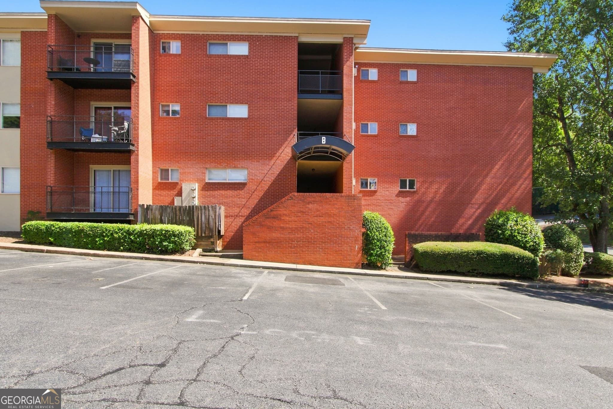 2 bedroom, 1 bathroom, 795 sq ft condominium for sale at 250 Little Street B102, Athens, GA 30605